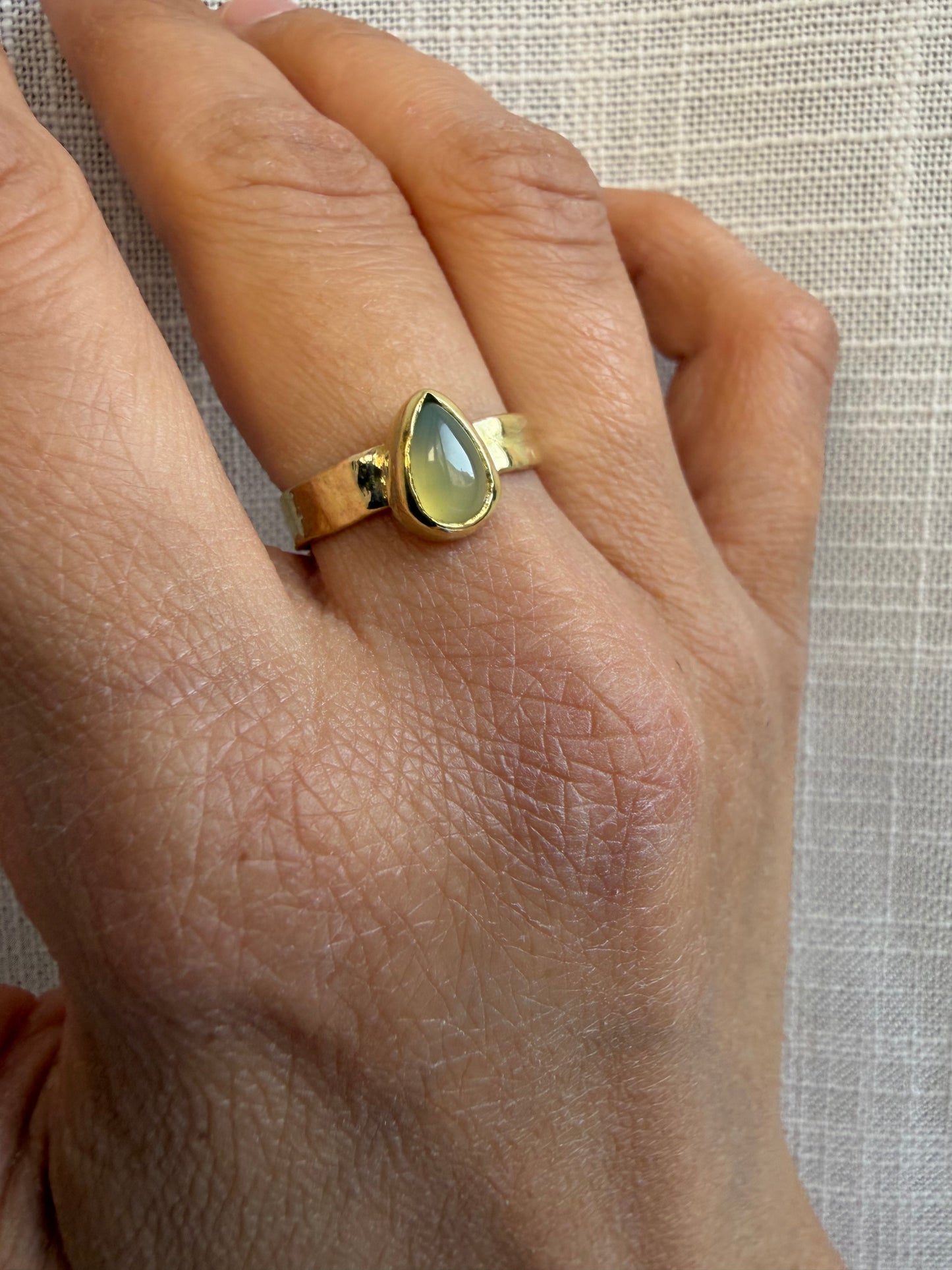 Anello a goccia - Calcedonio