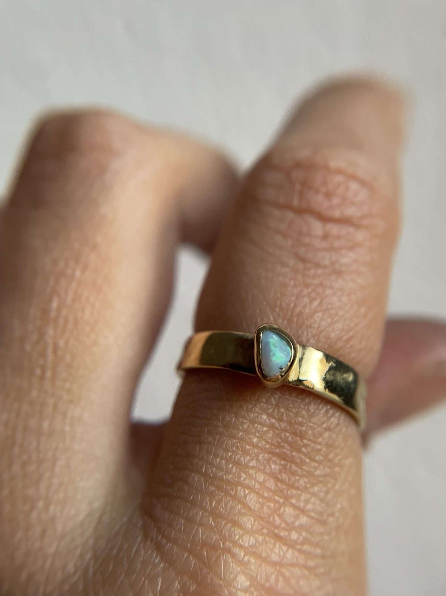Anello opalino