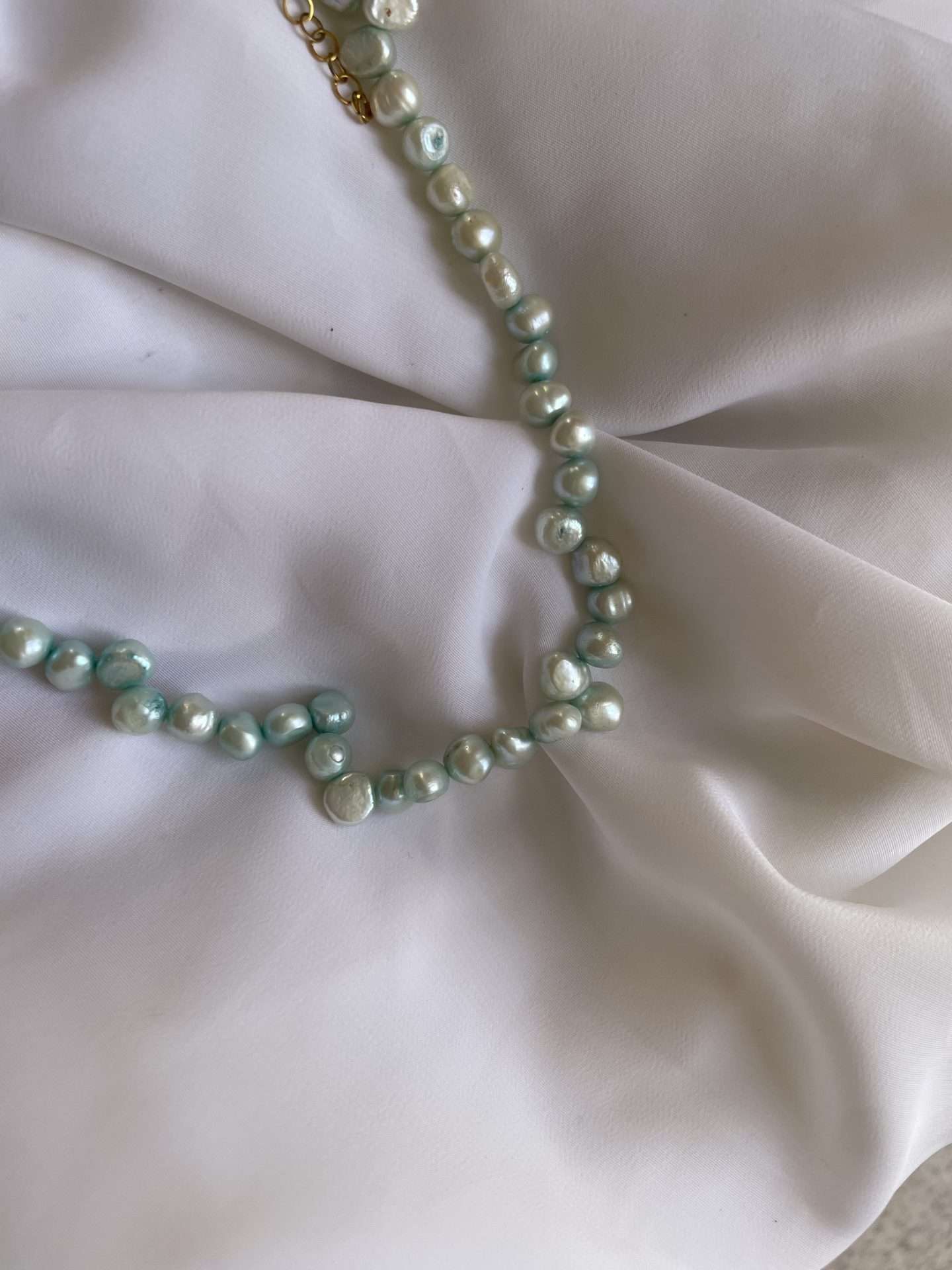 Collana di perle colorate
