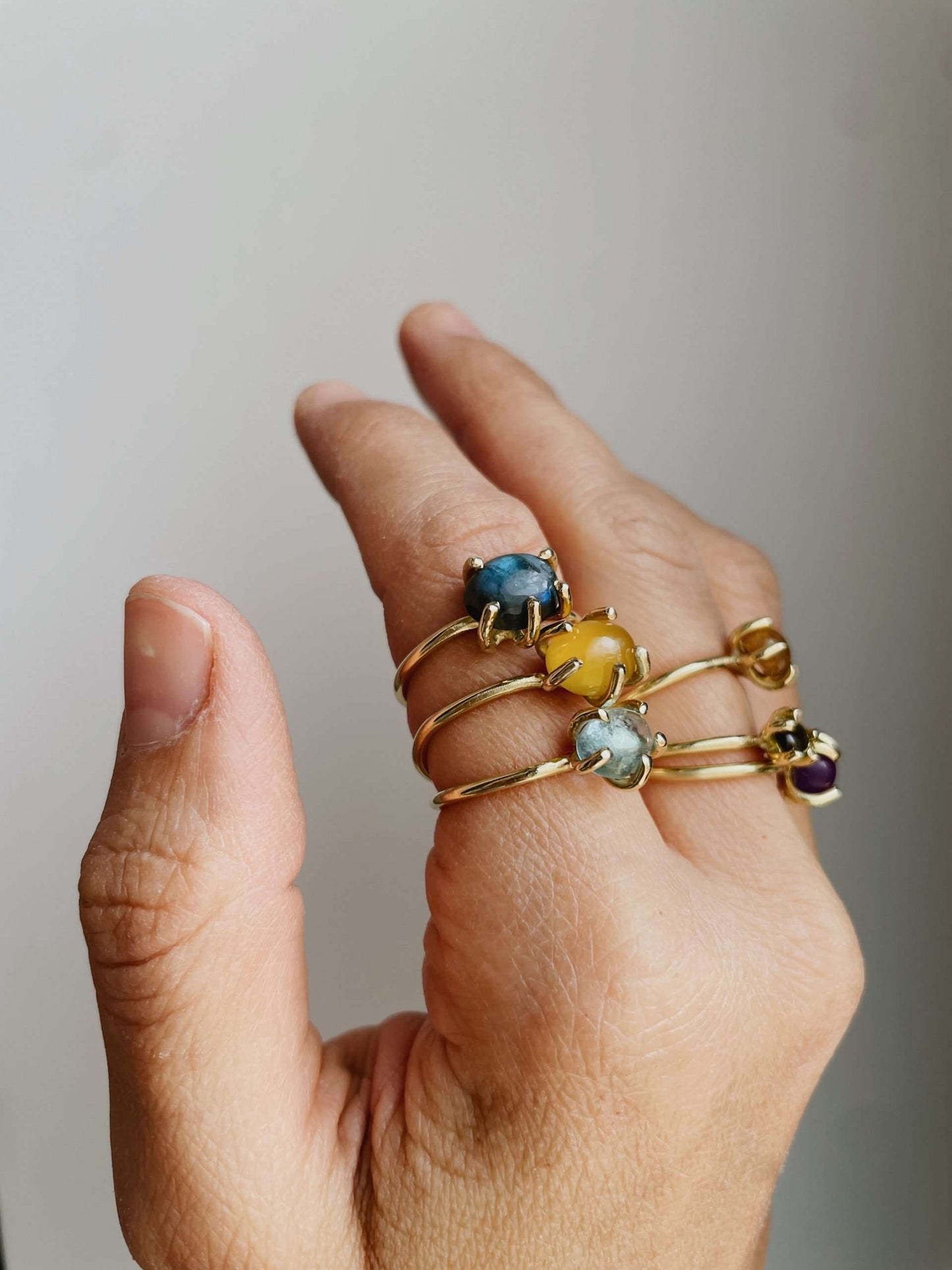 Anello con griffe - onice giallo