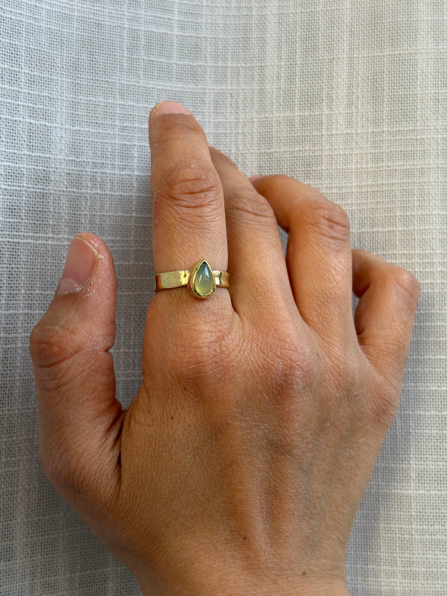 Anello a goccia - Calcedonio