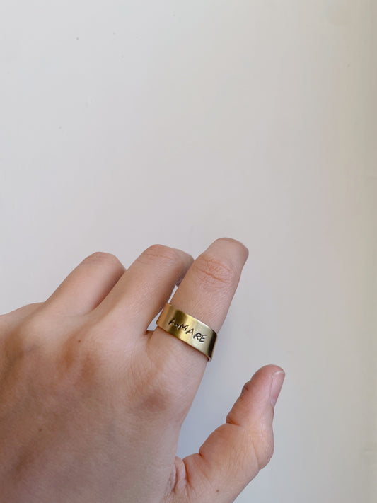 Anello inciso a fascia media