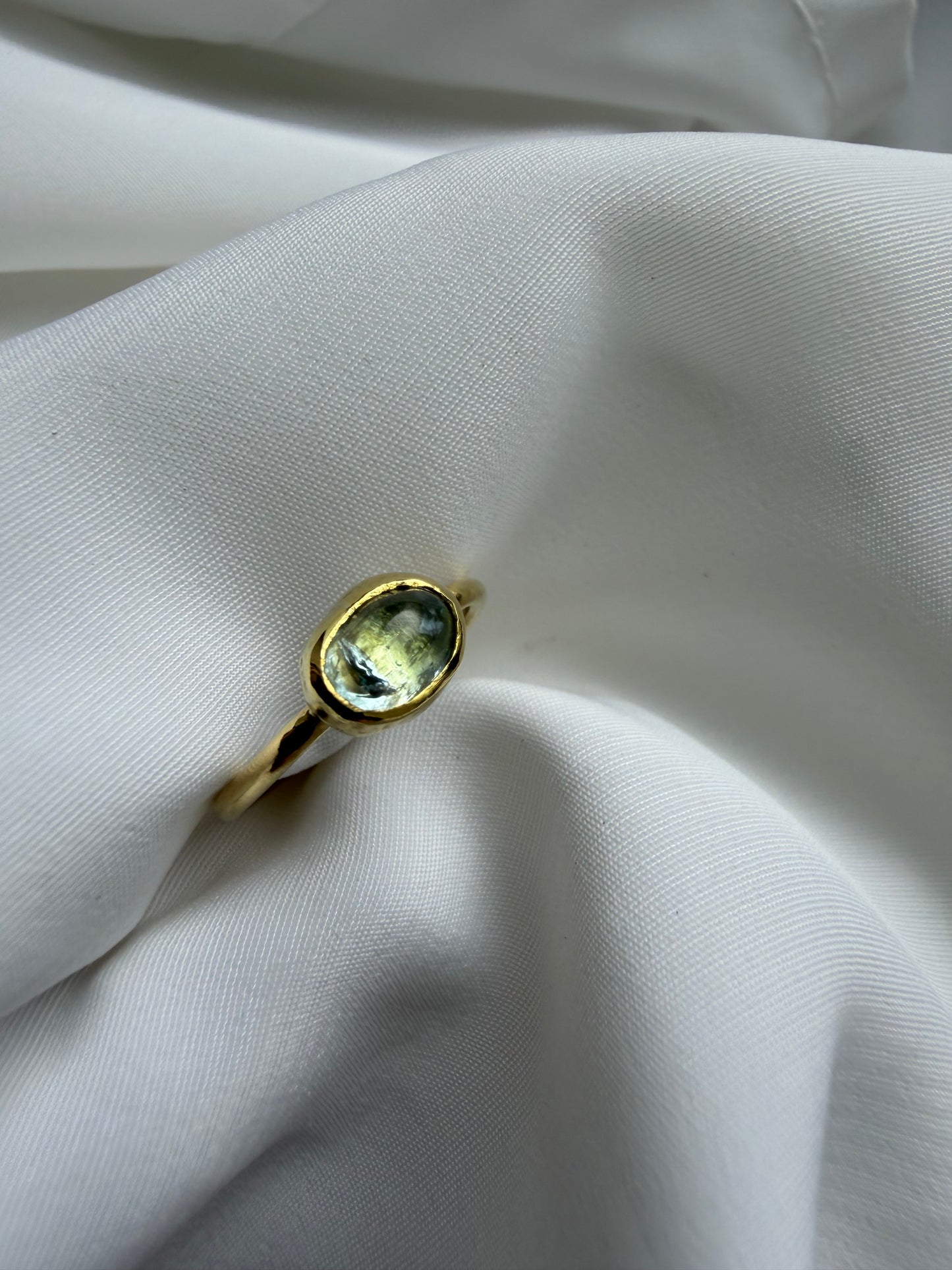 Anello con acquamarina
