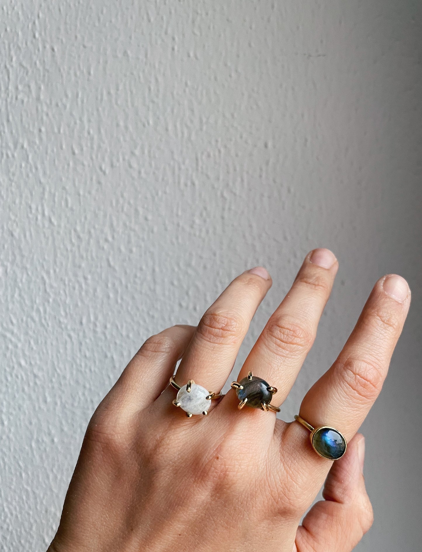 Anello con griffe- Labradorite bianca