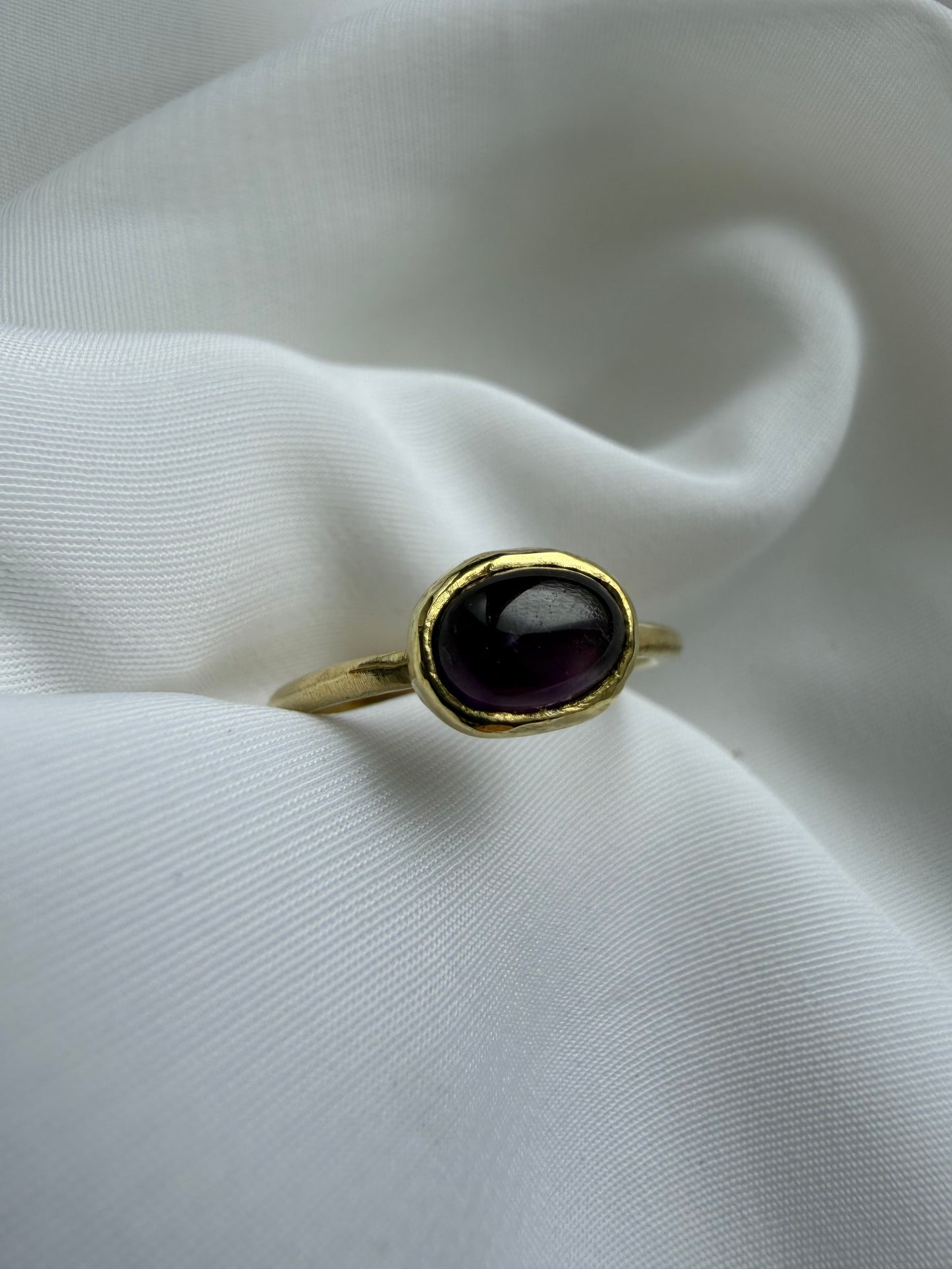 Anello con ametista ovale