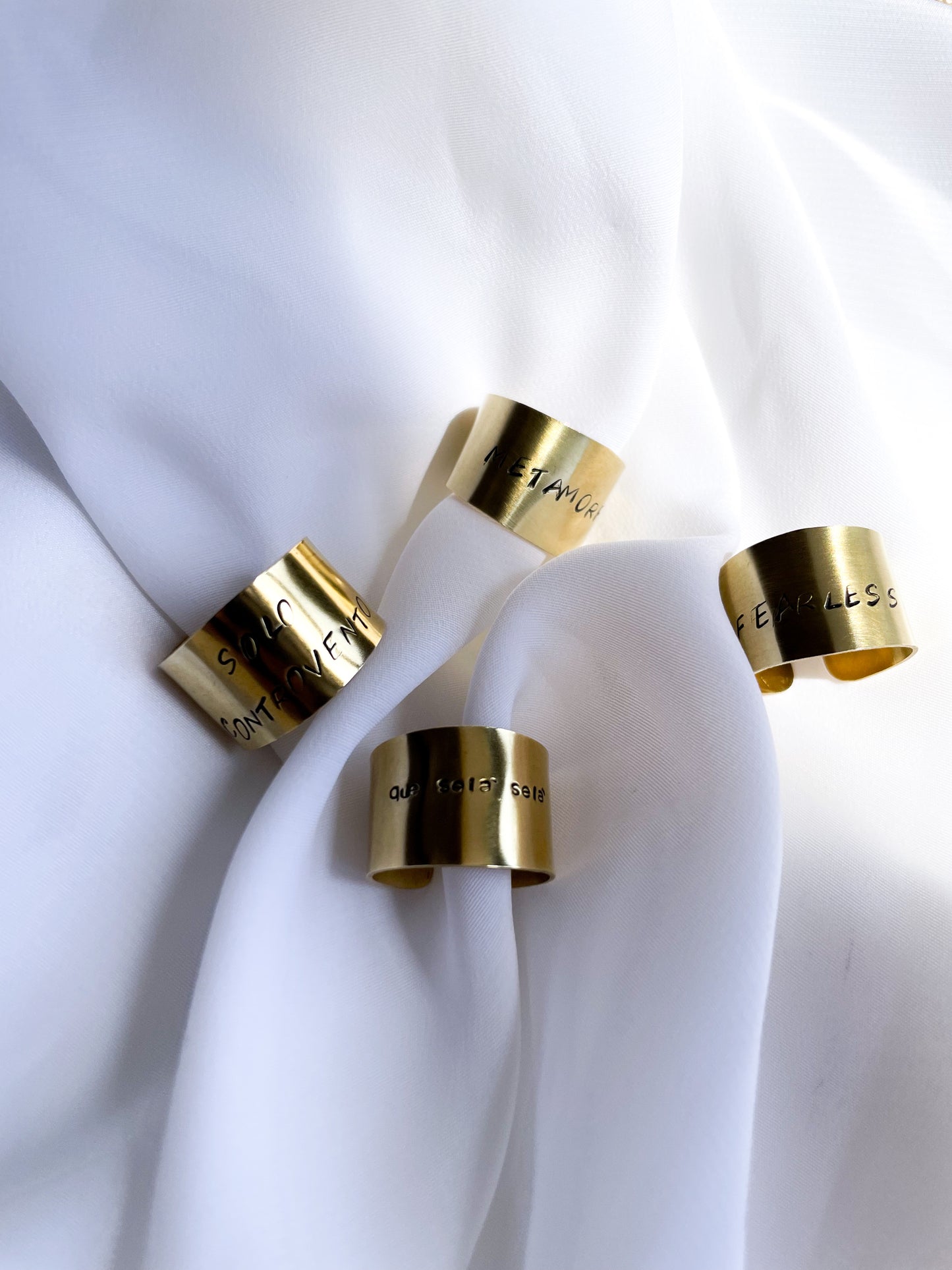 Anello inciso a fascia larga