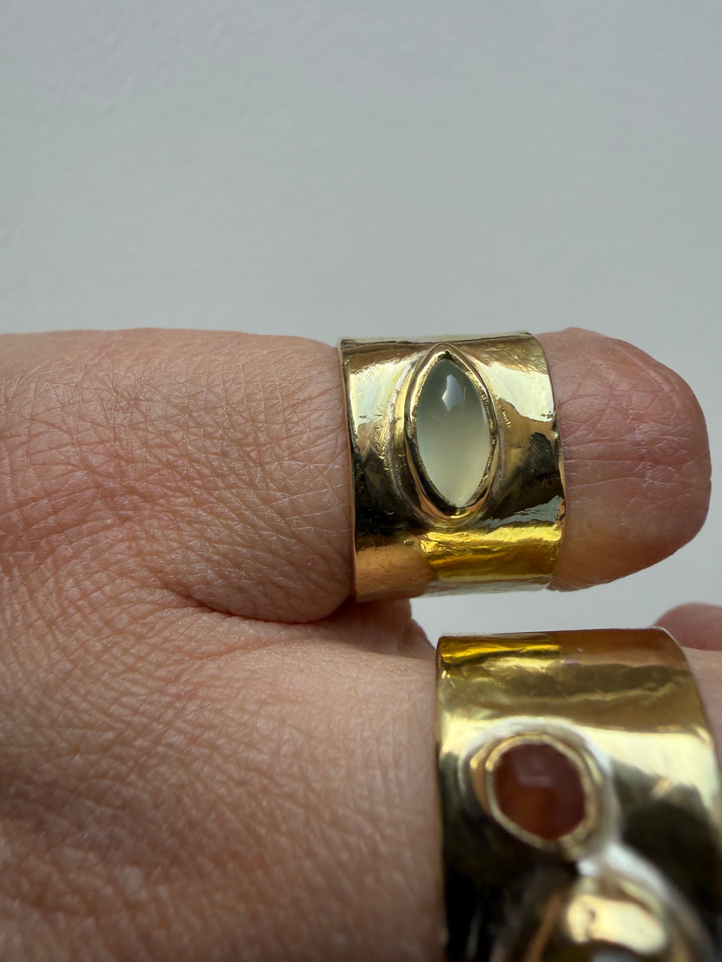 Anello fascione da mignolo - Calcedonio