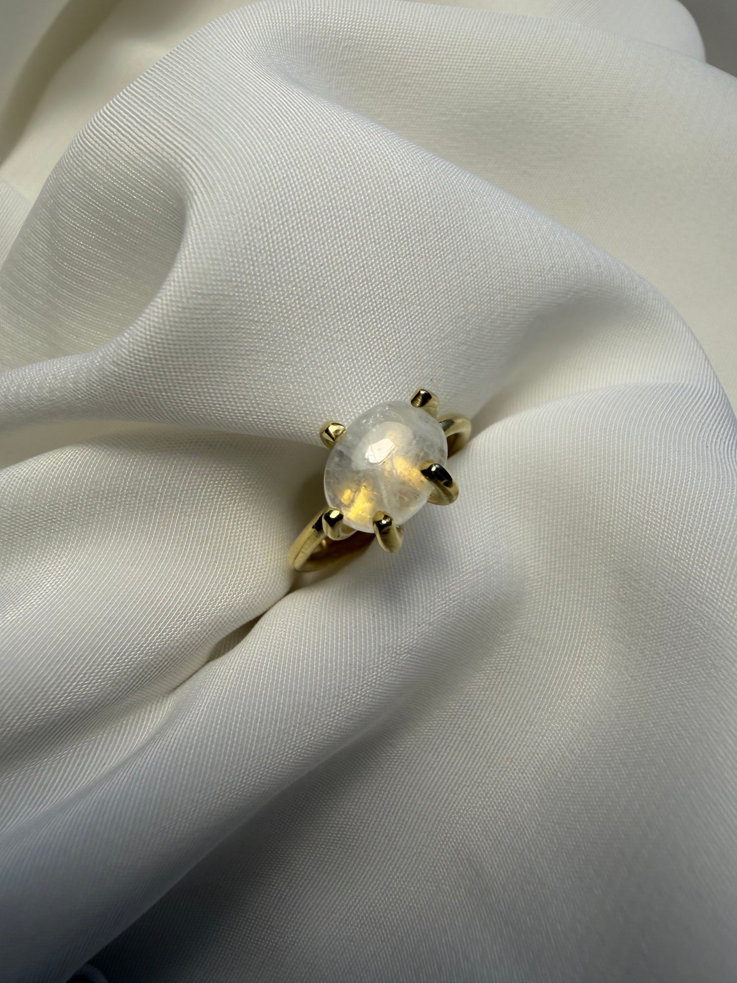 Anello con griffe - Labradorite bianca