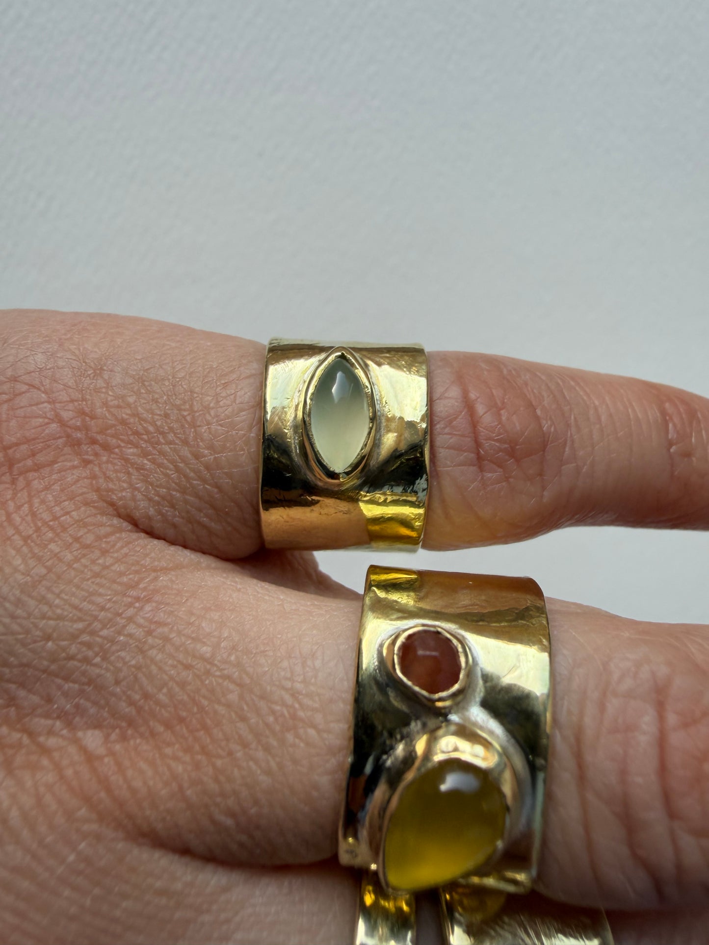 Anello fascione da mignolo - Calcedonio