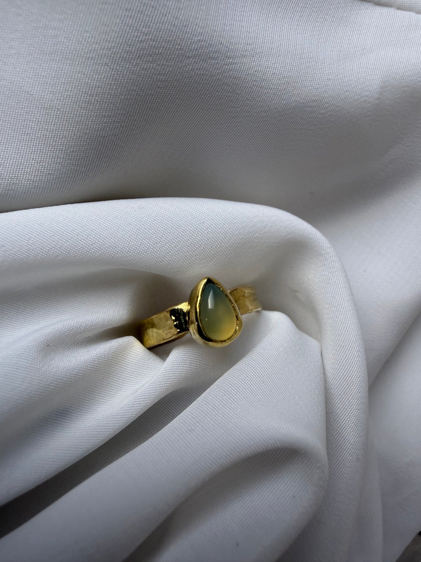 Anello a goccia - Calcedonio