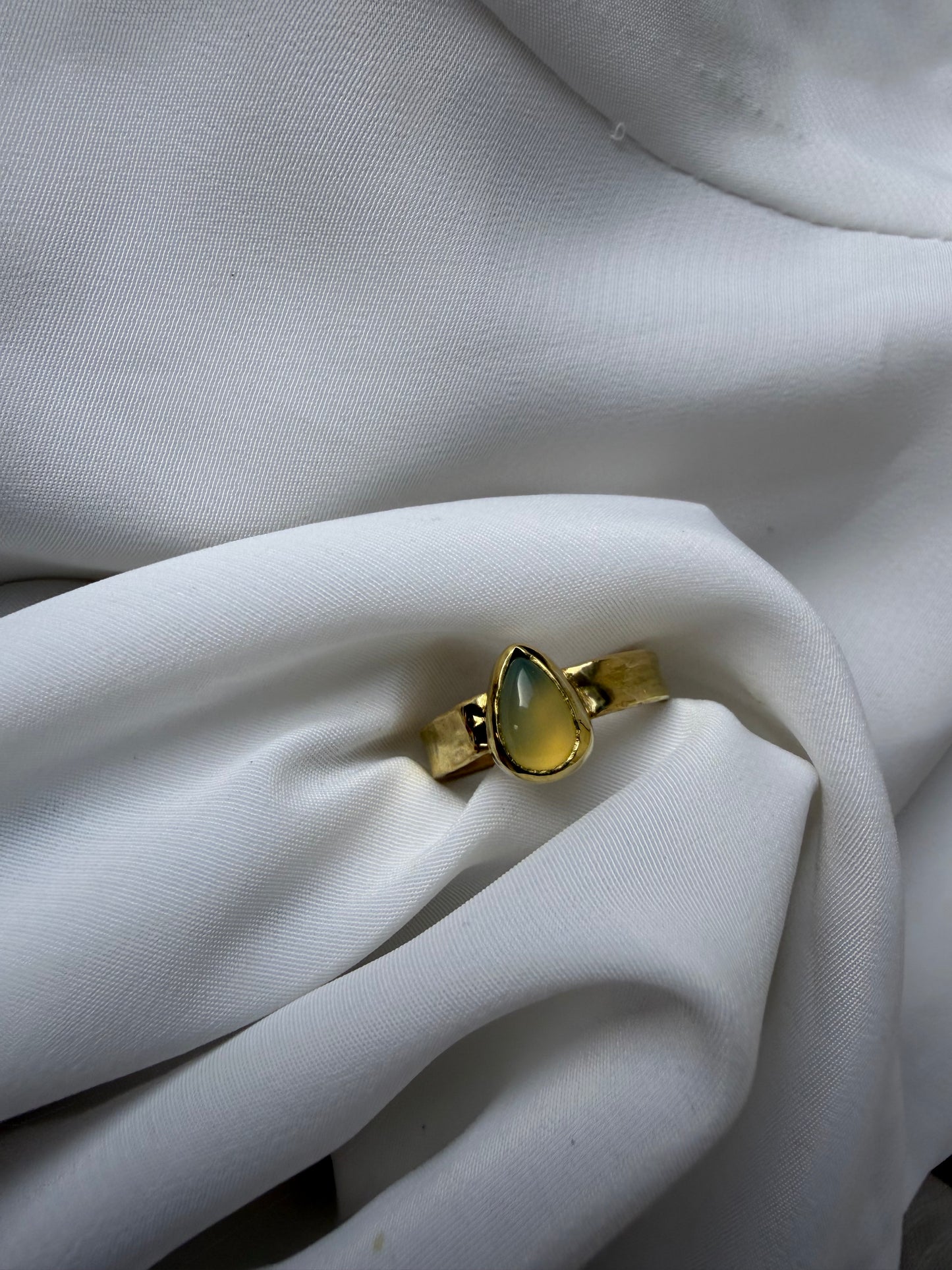 Anello a goccia - Calcedonio