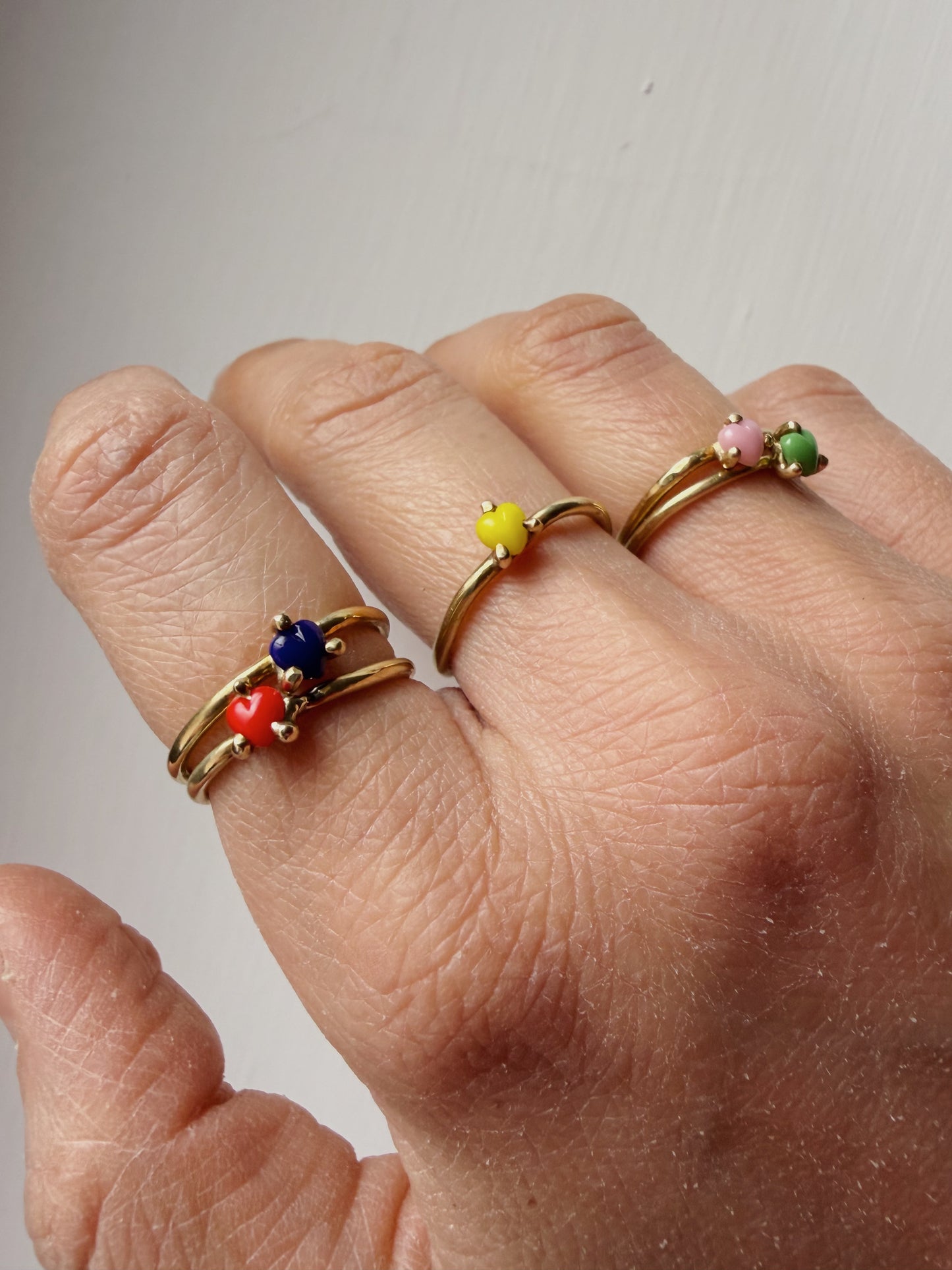 Anello minicuore colorato