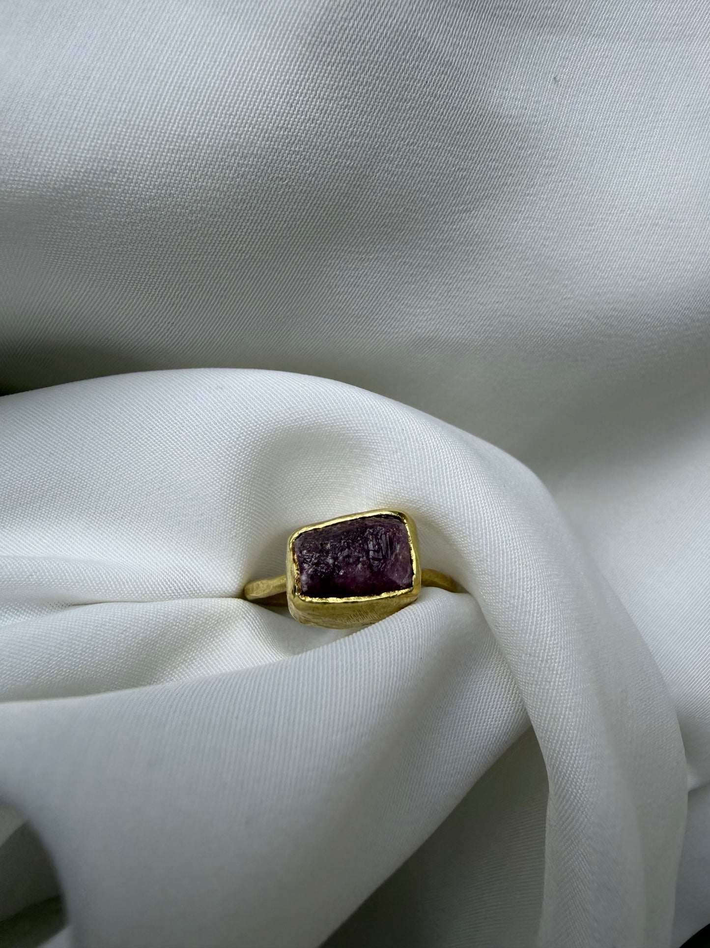 Anello Cosmo - Rubino grezzo