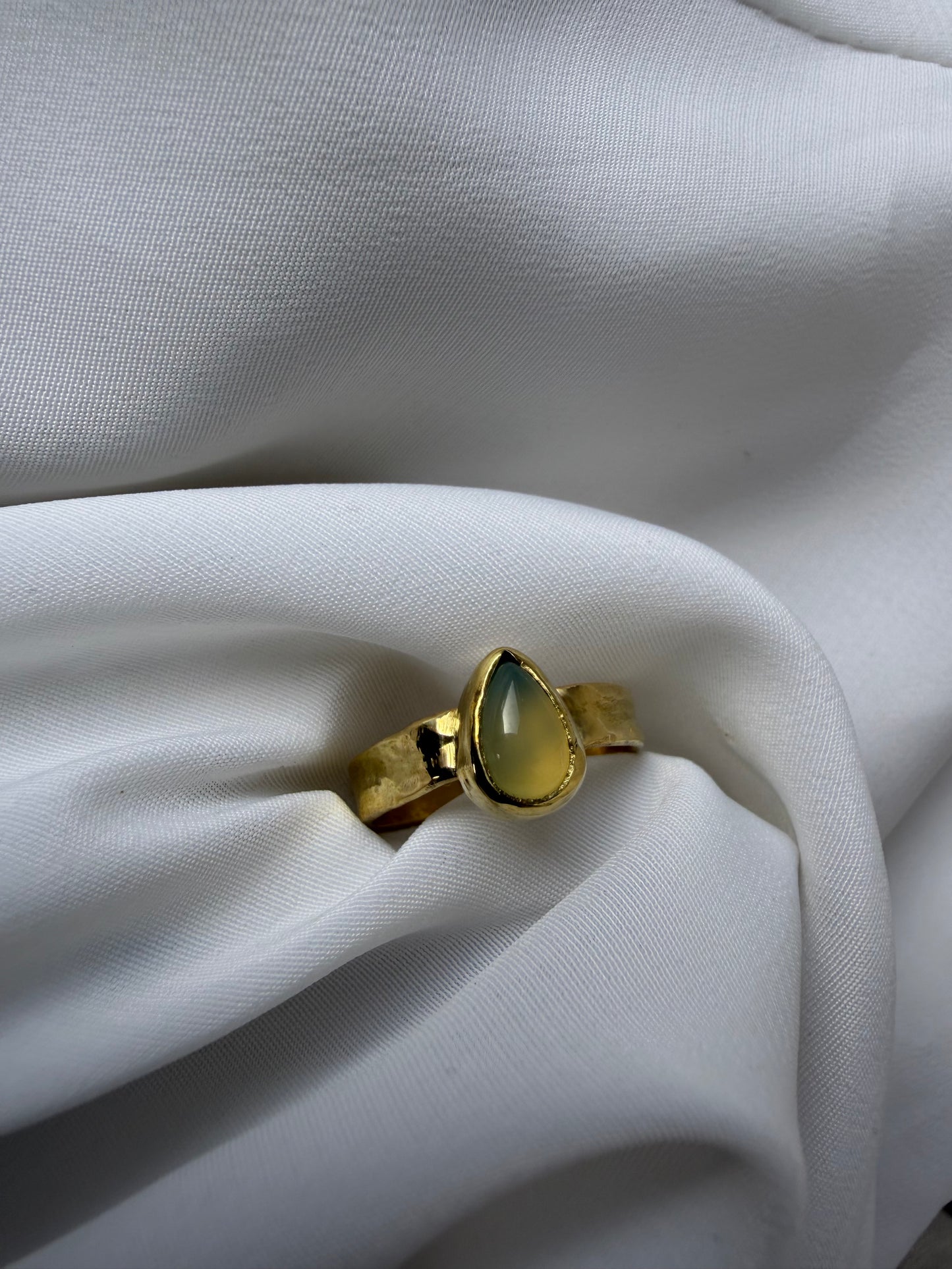 Anello a goccia - Calcedonio