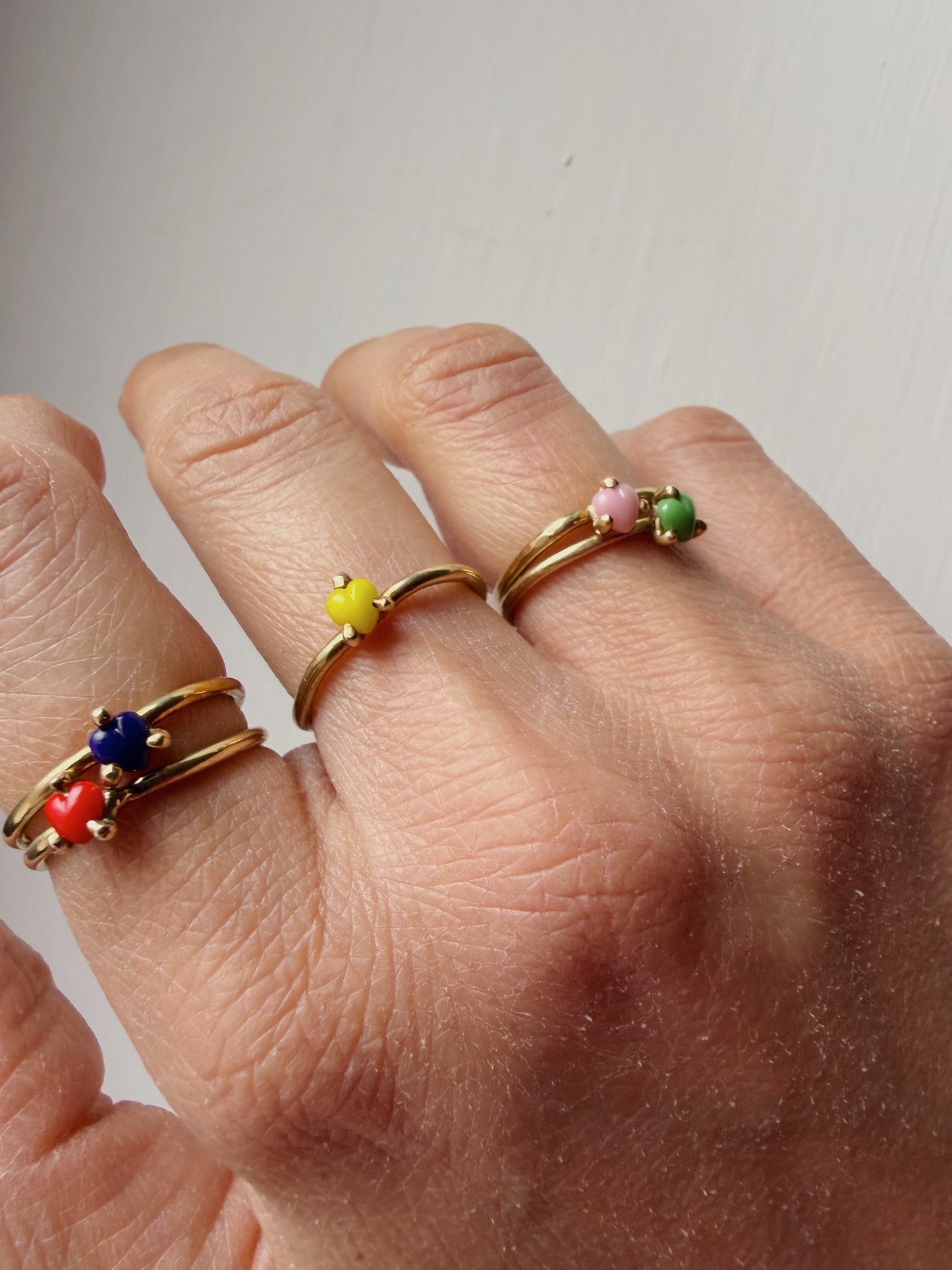 Anello minicuore colorato