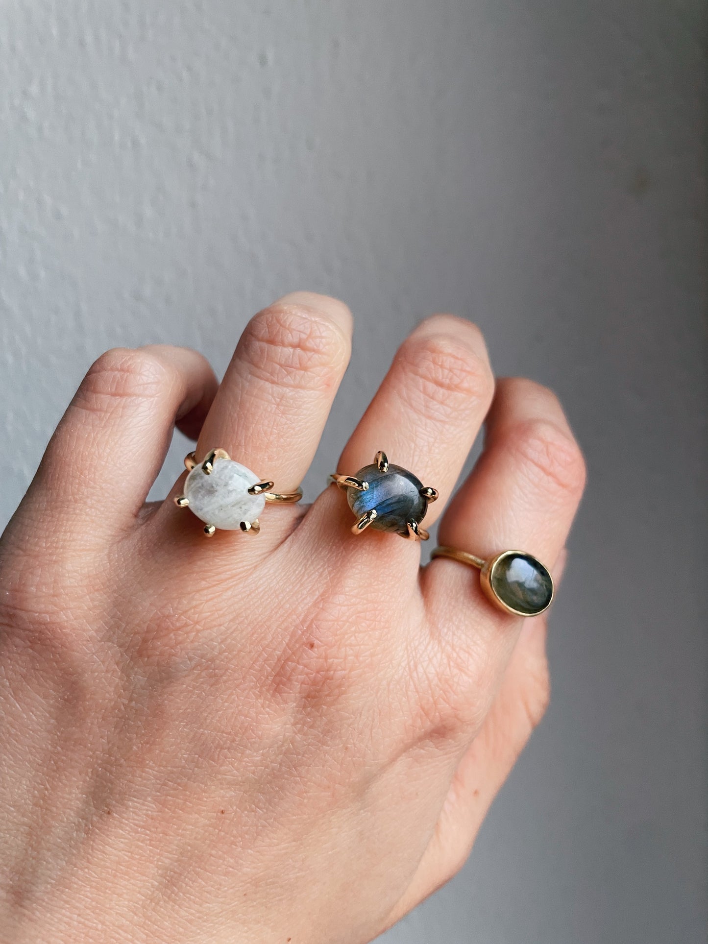 Anello con griffe- Labradorite bianca