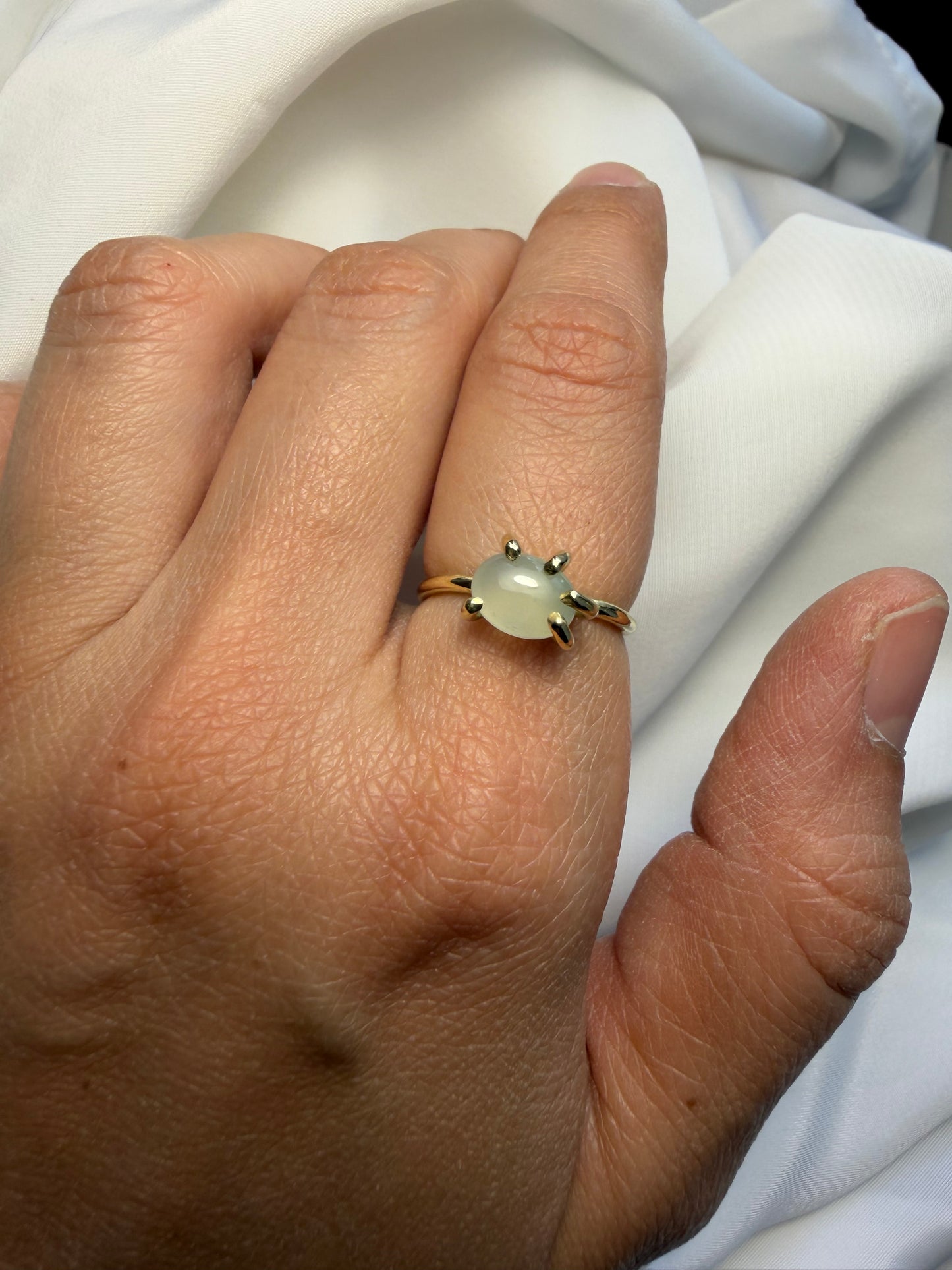 Anello con griffe - Calcedonio