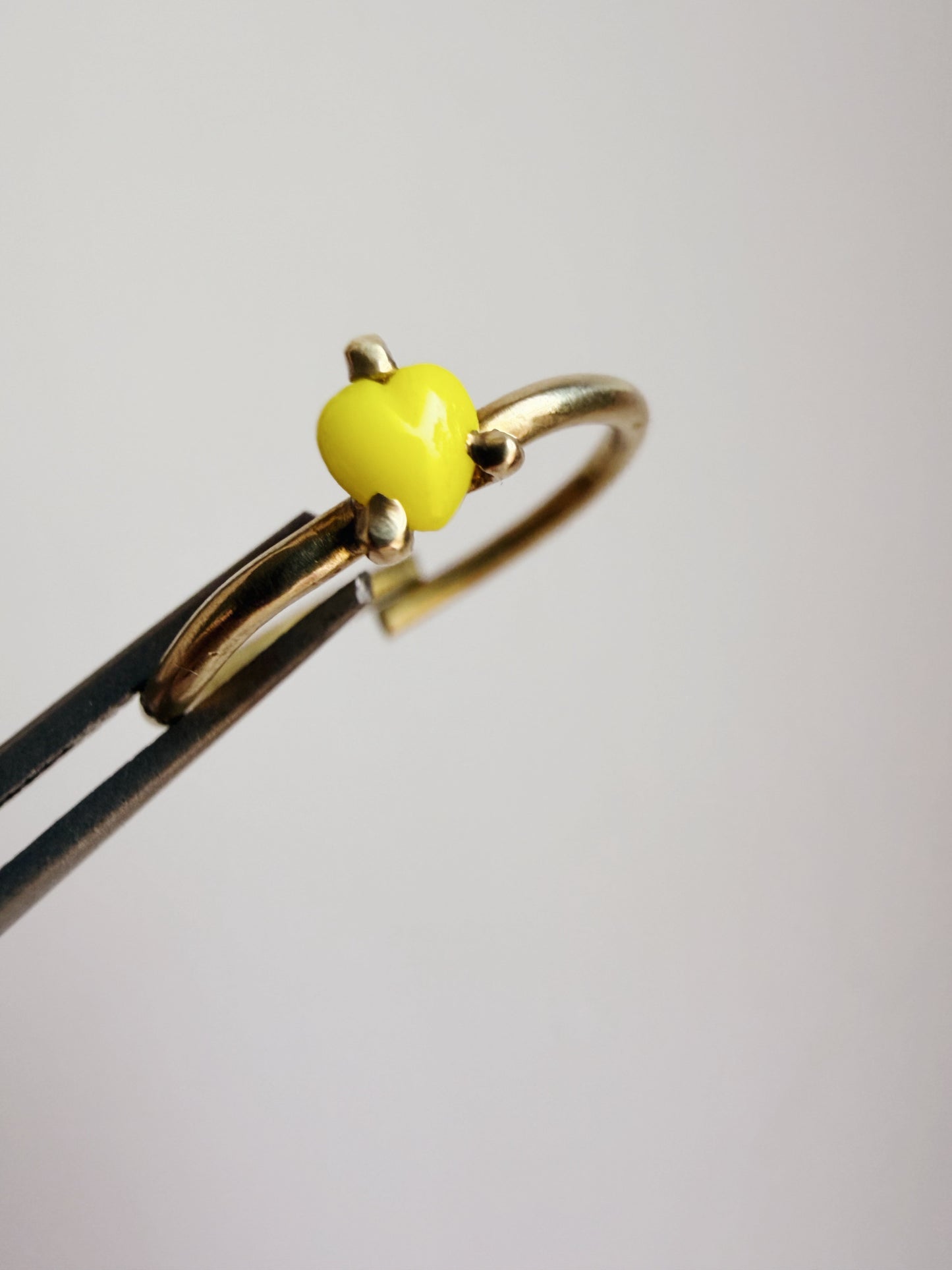 Anello minicuore colorato