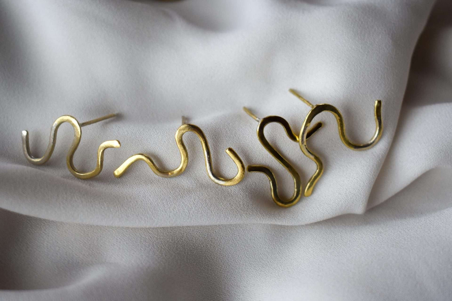 Mono orecchino filo d'oro