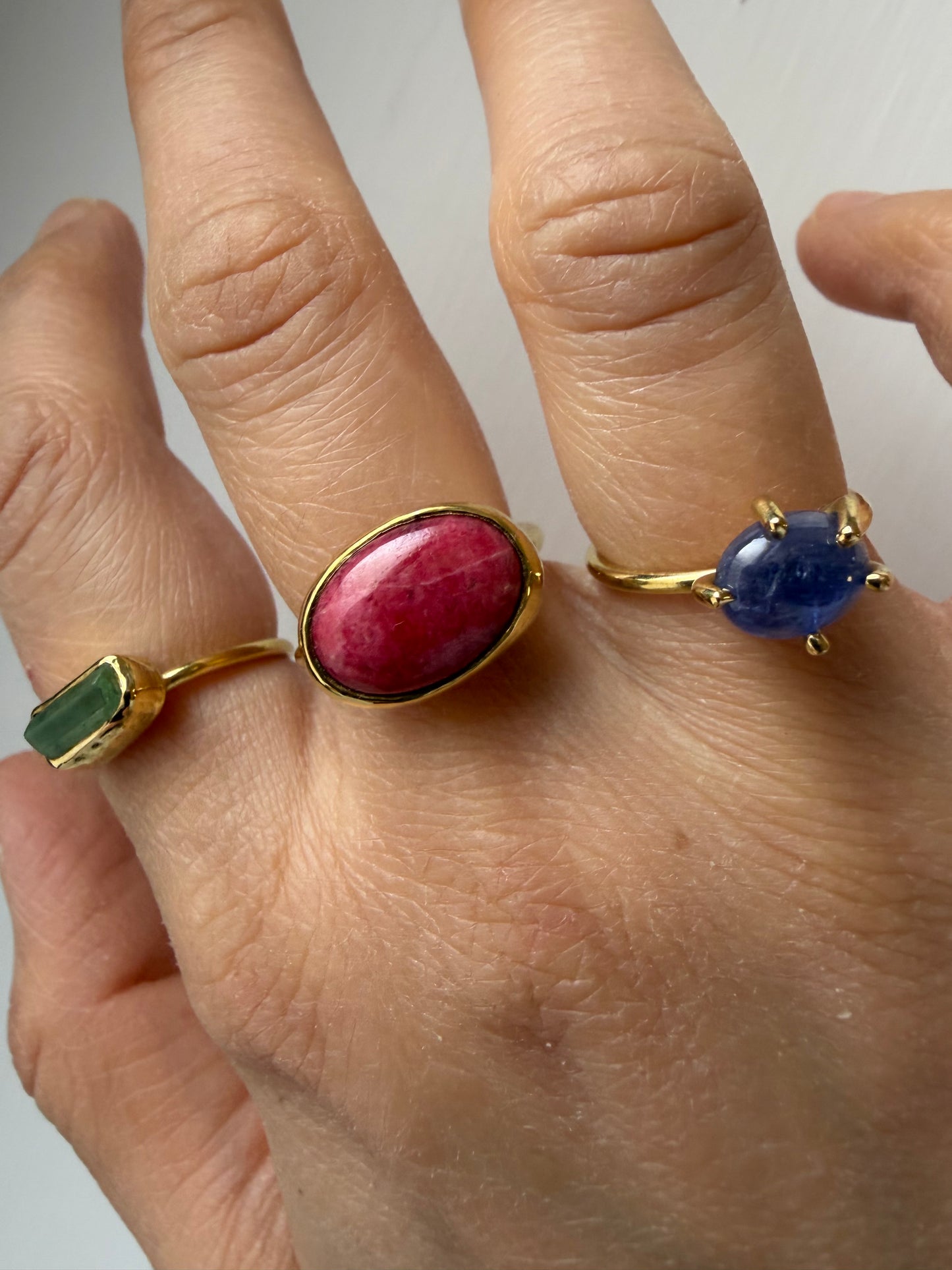 Anello con Thulite