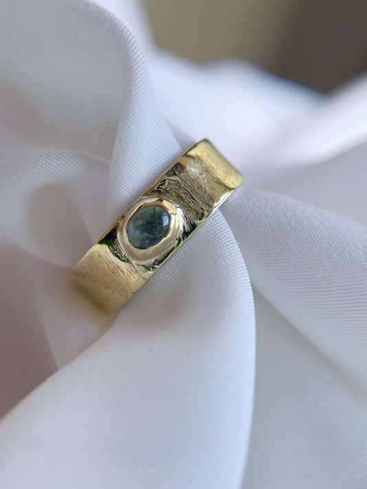 Anello a fascia con acquamarina