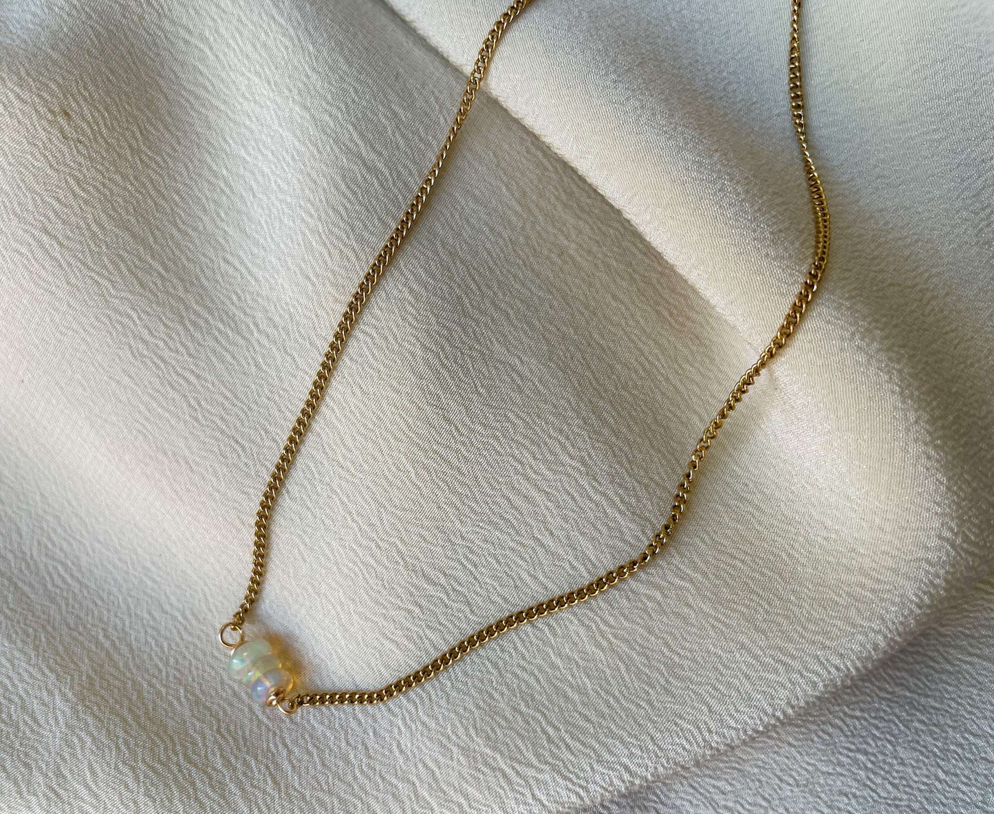 Collana opalino