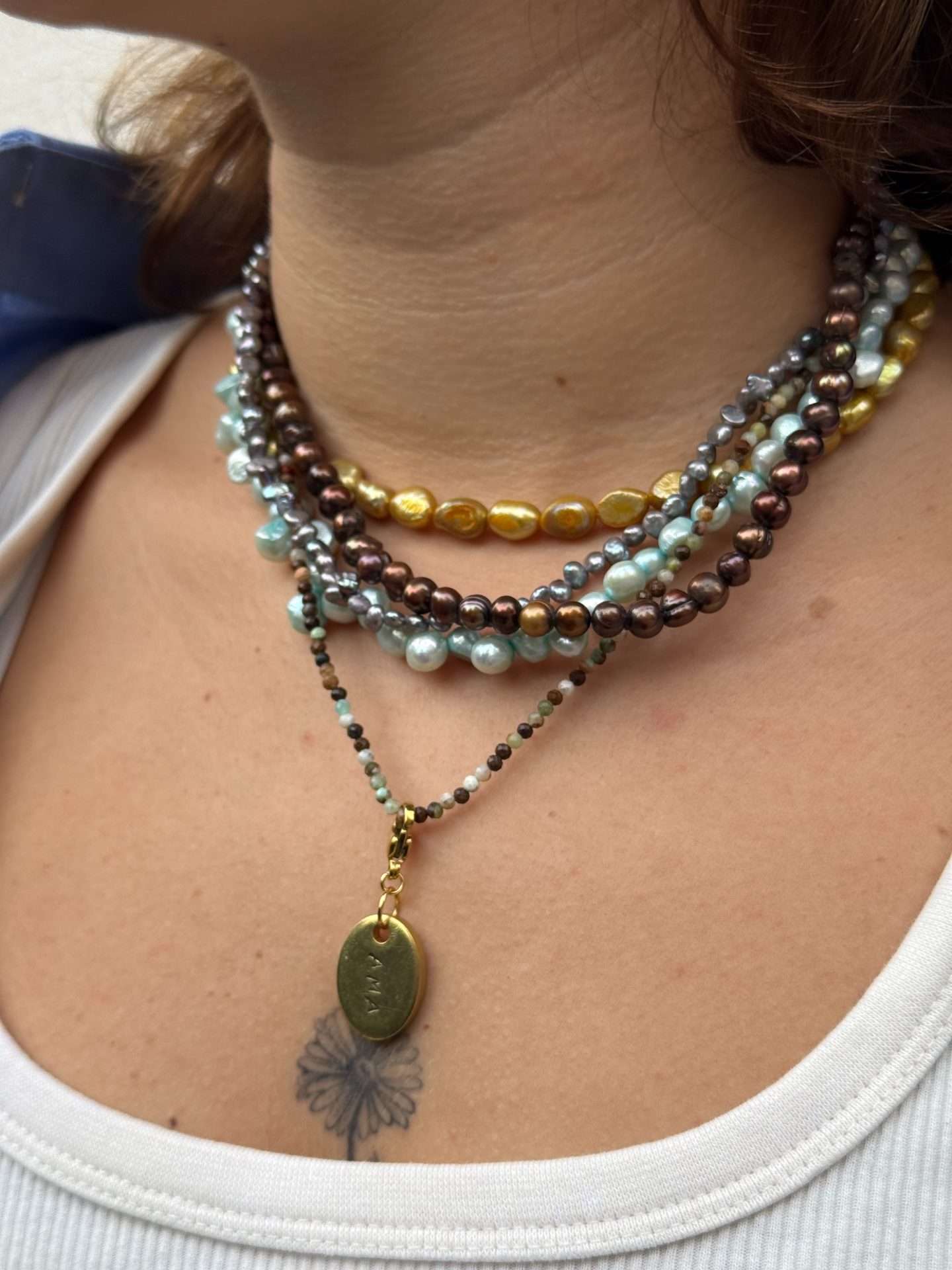 Collana di perle colorate