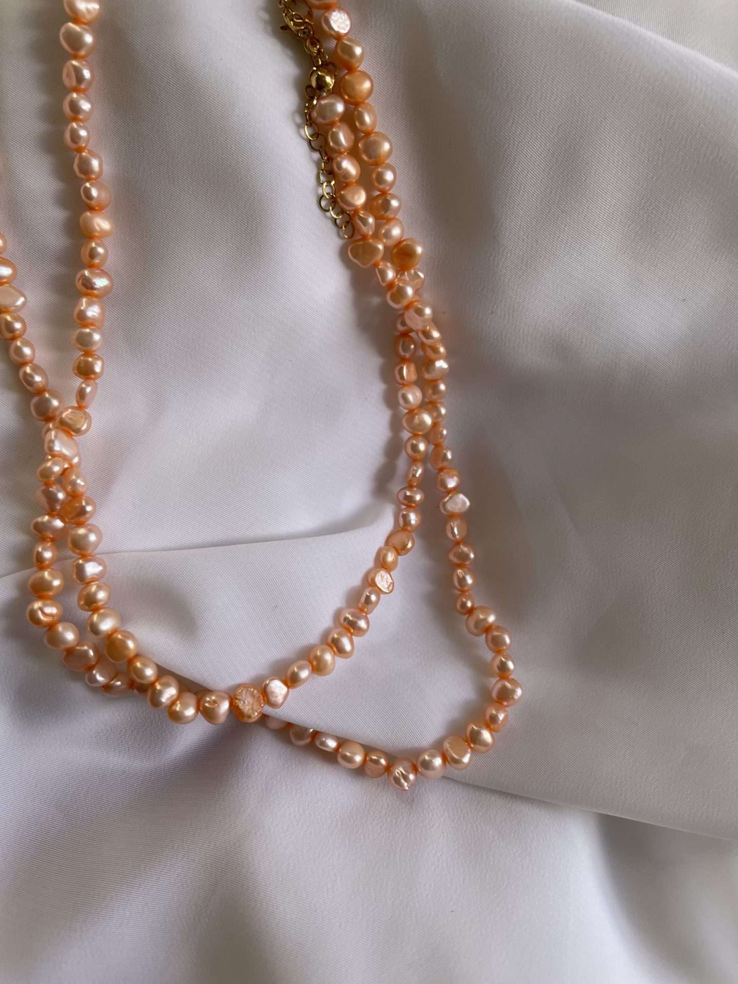 Collana di perle colorate