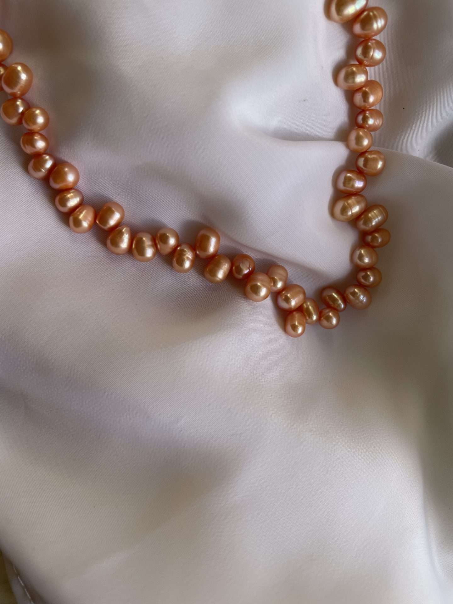 Collana di perle colorate