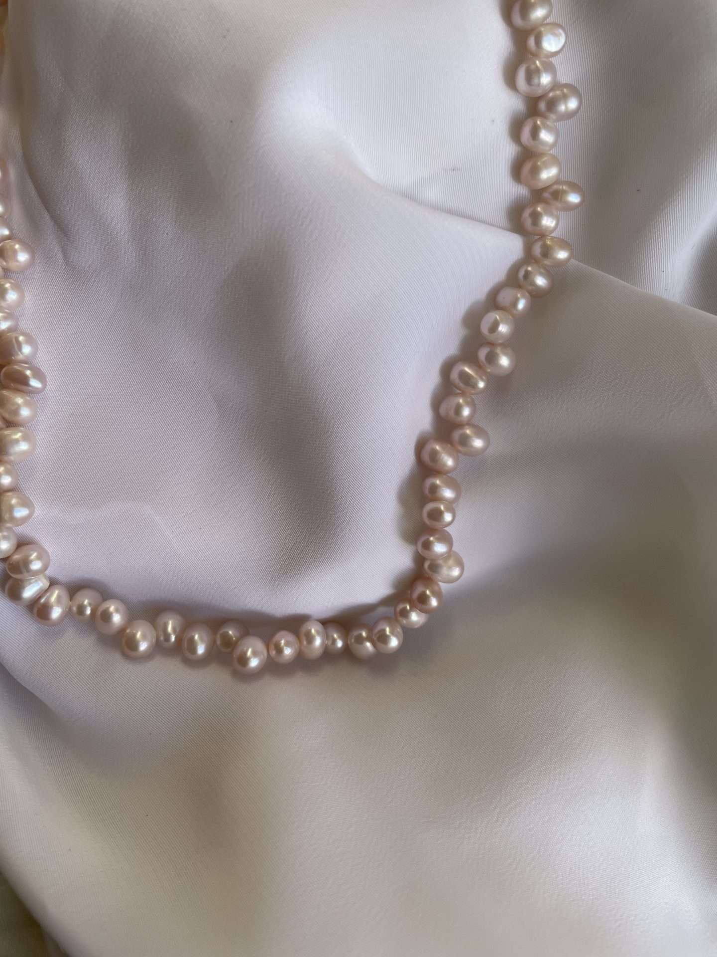 Collana di perle colorate