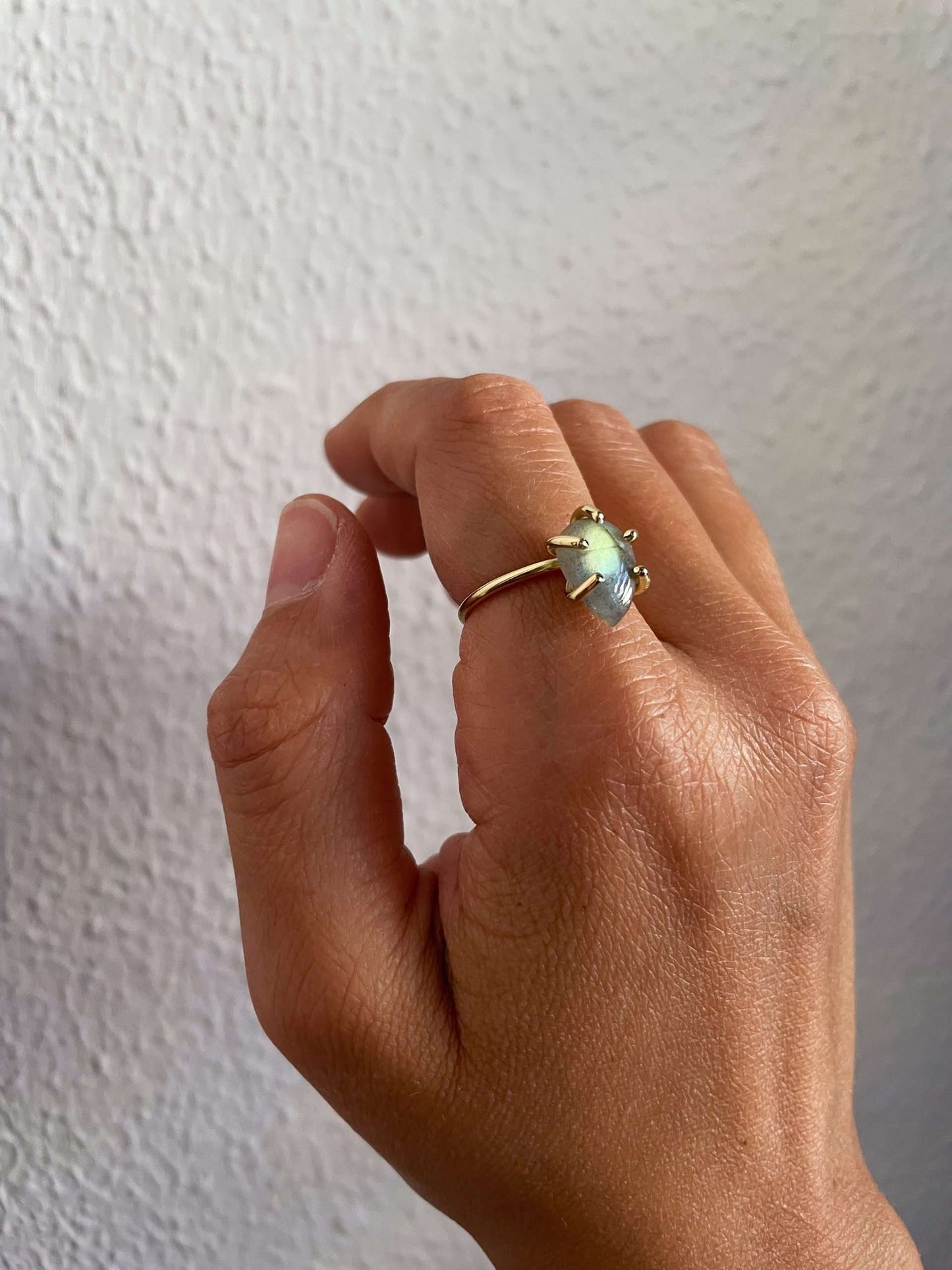 Anello con griffe - goccia di labradorite