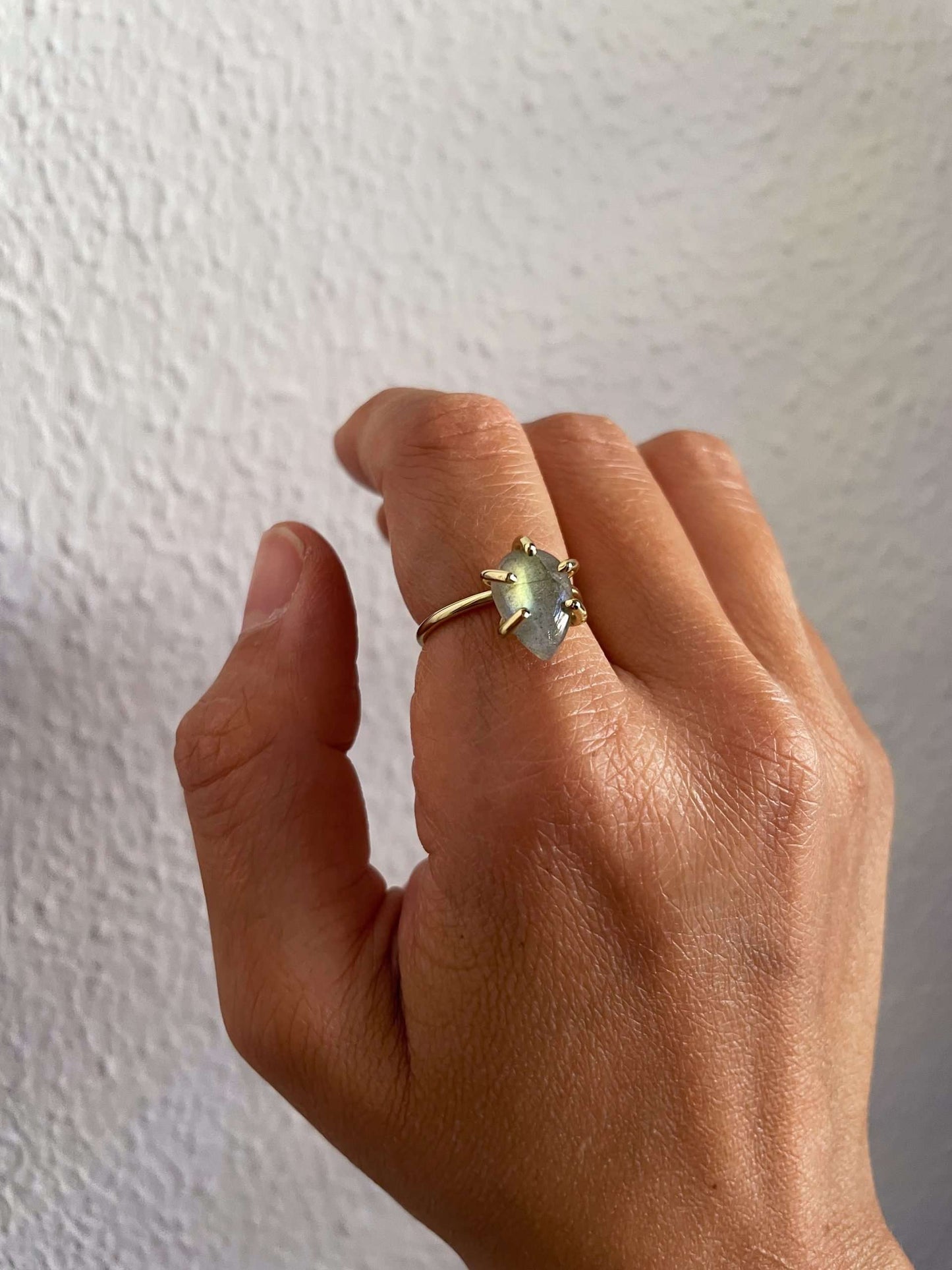 Anello con griffe - goccia di labradorite