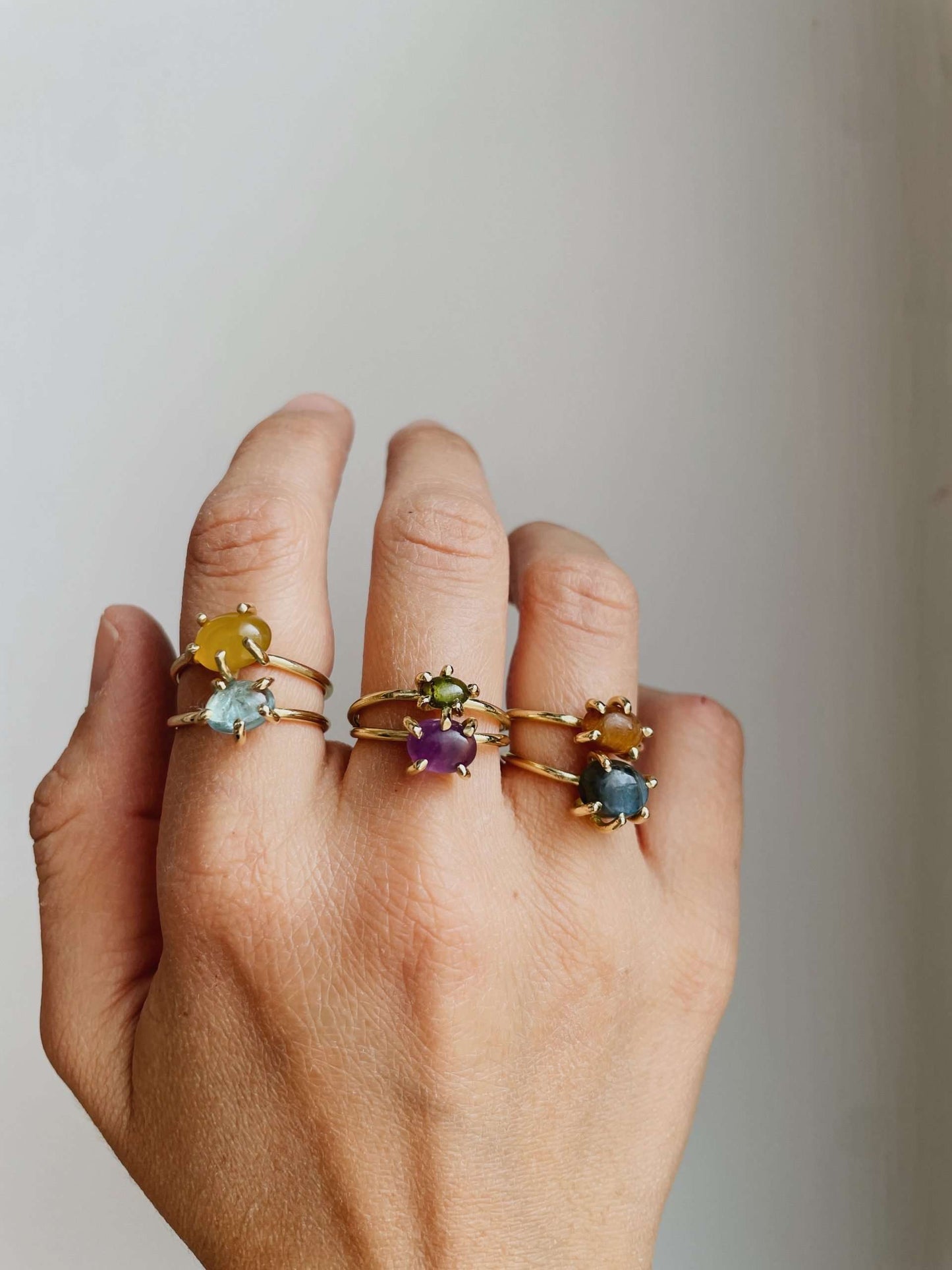 Anello con griffe - onice giallo