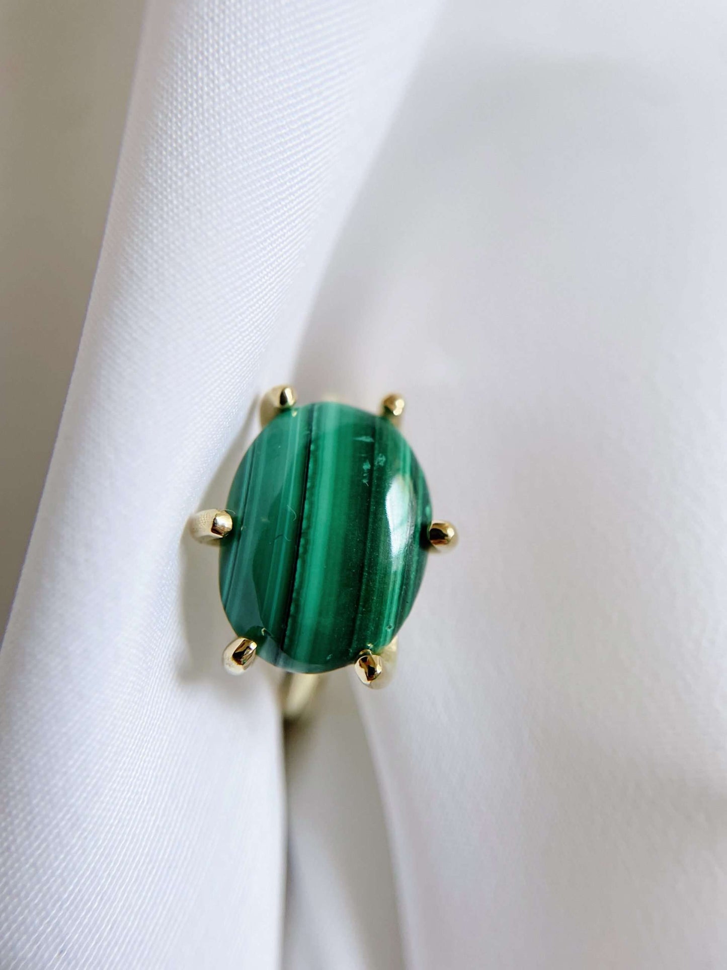 Anello con griffe - malachite