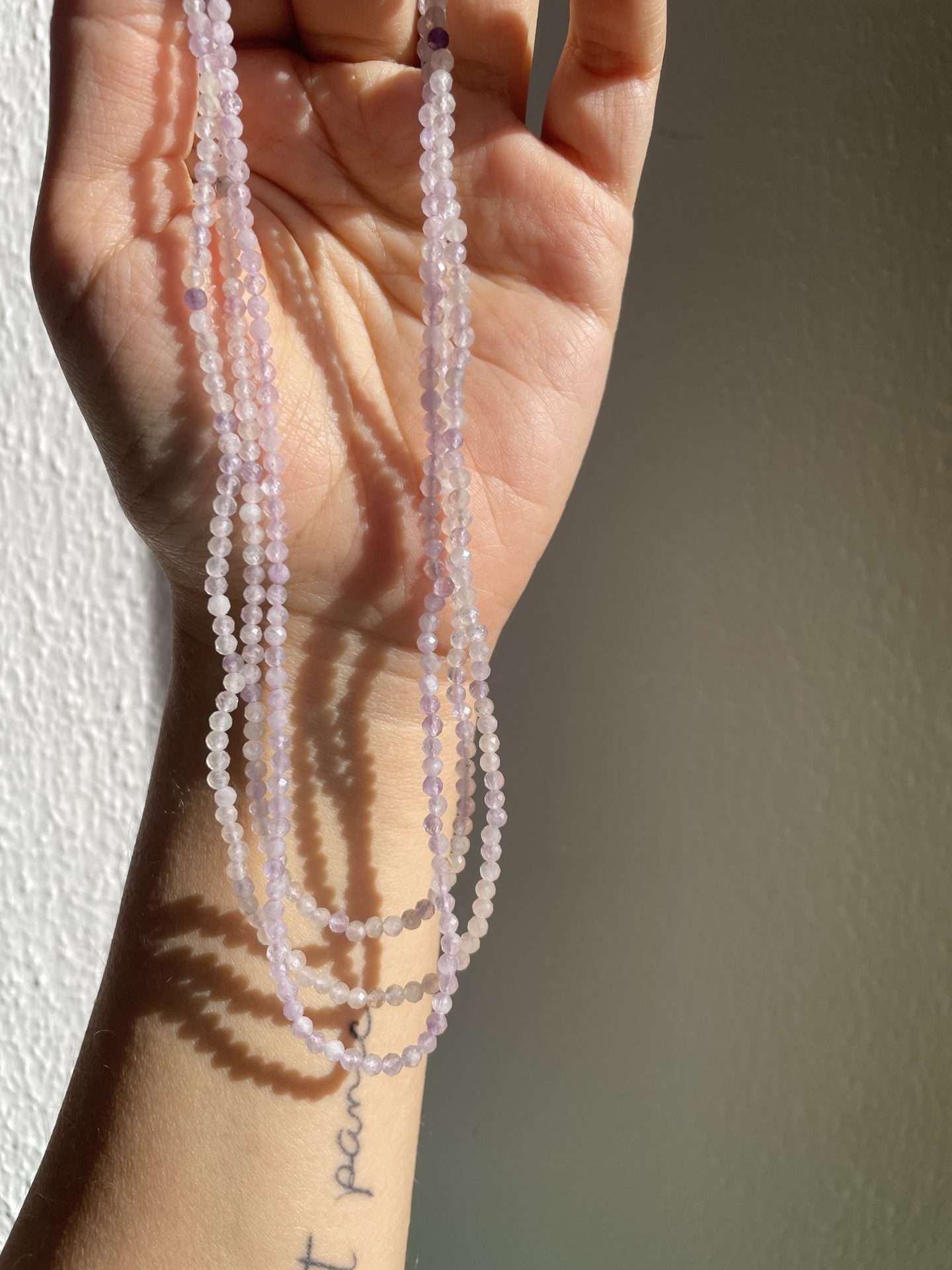 Collana con pietre colorate