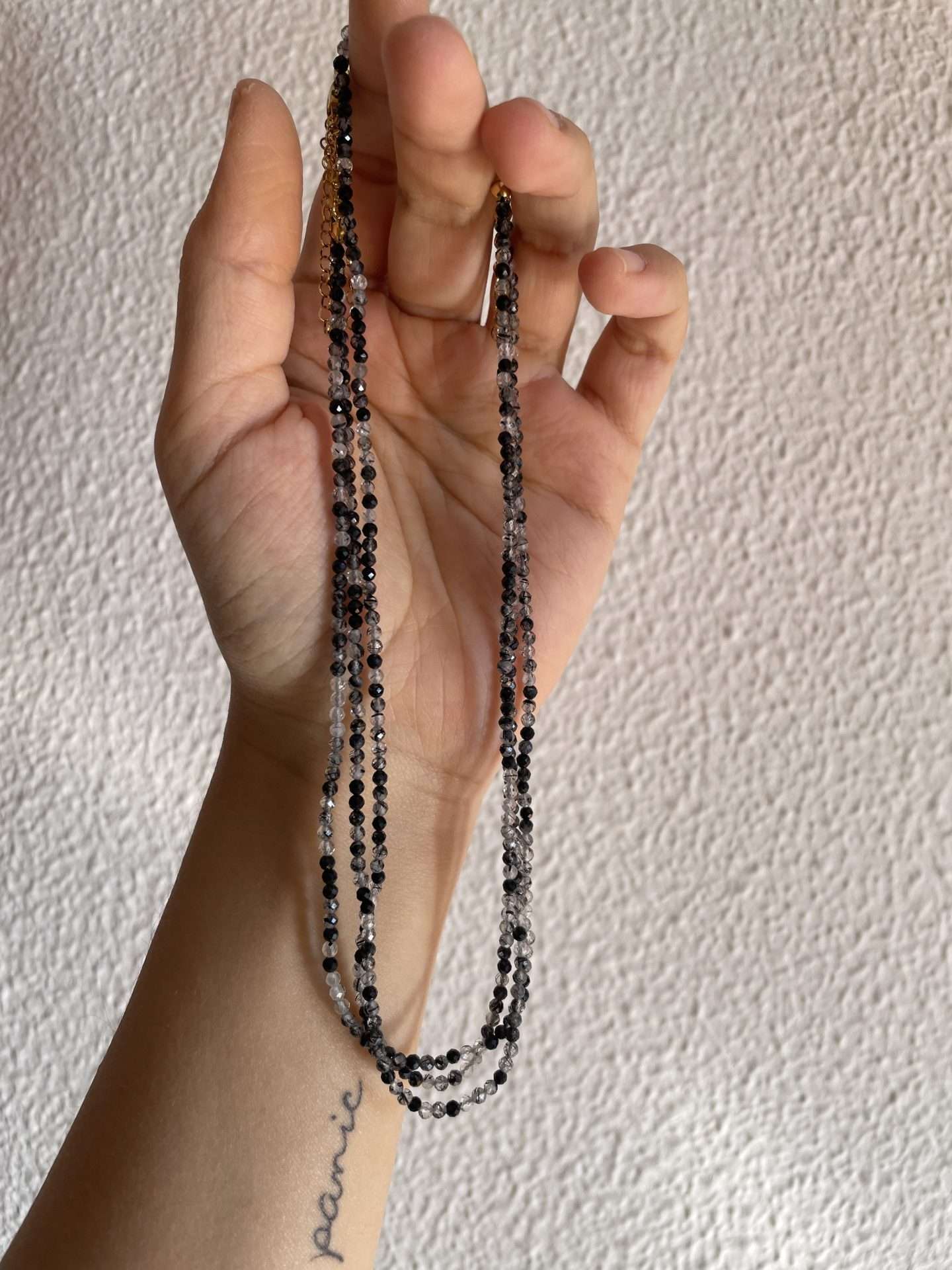 Collana con pietre colorate
