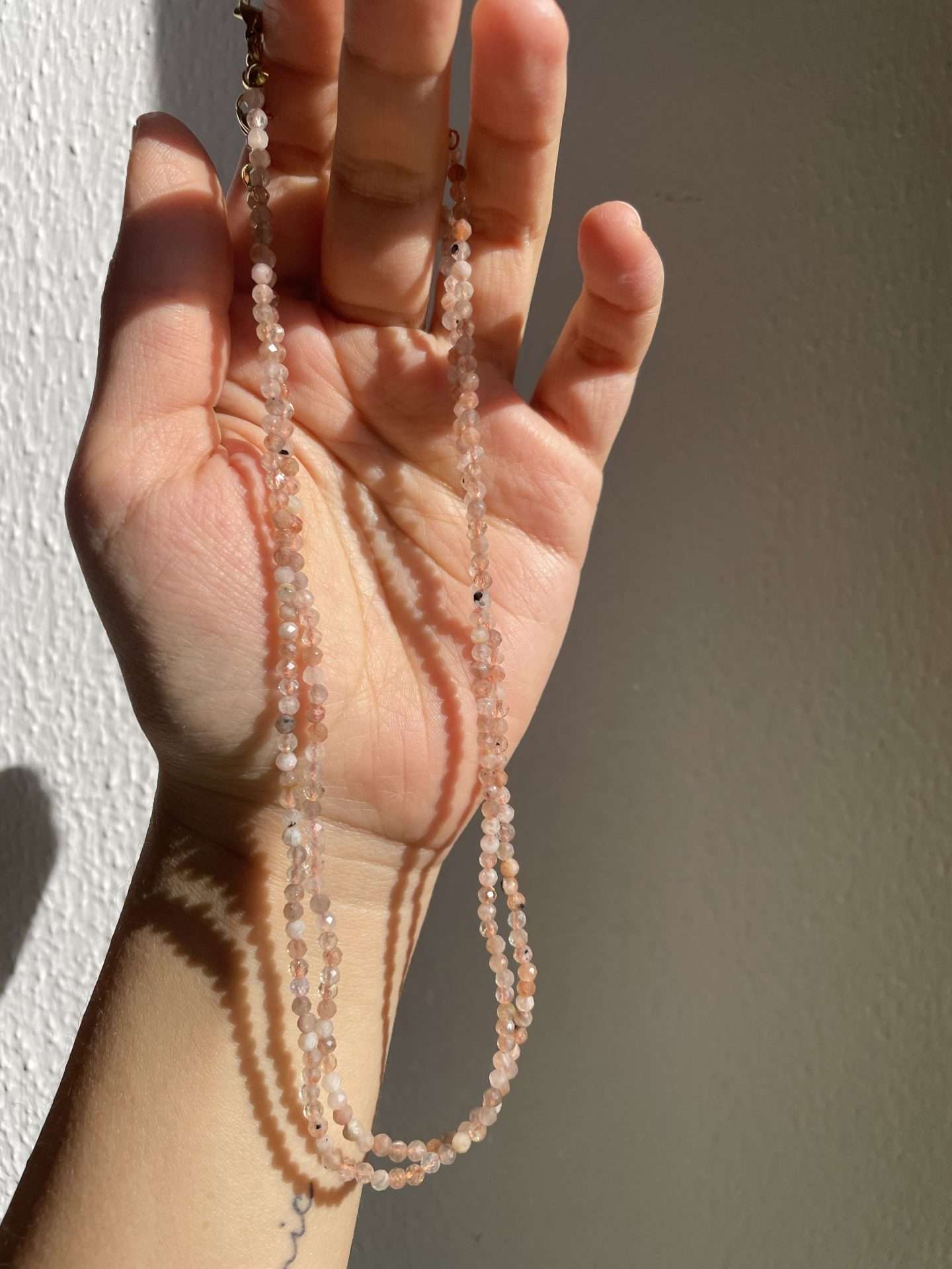 Collana con pietre colorate