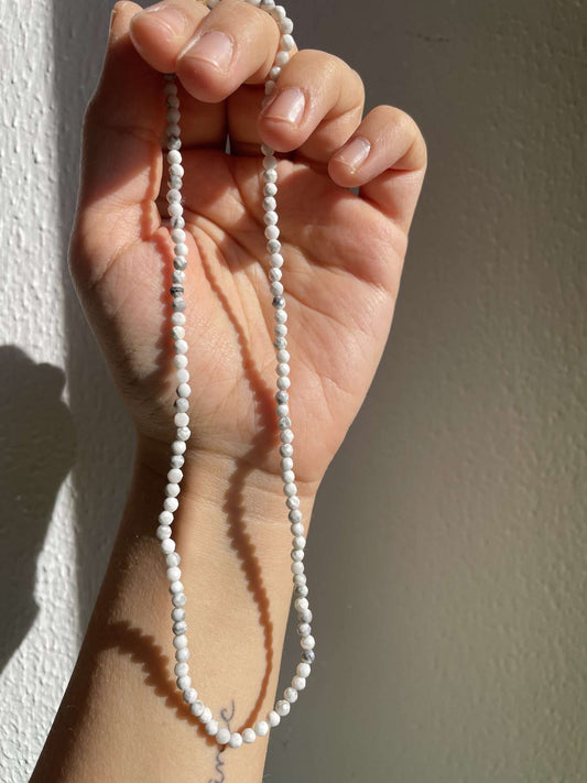 Collana con pietre colorate