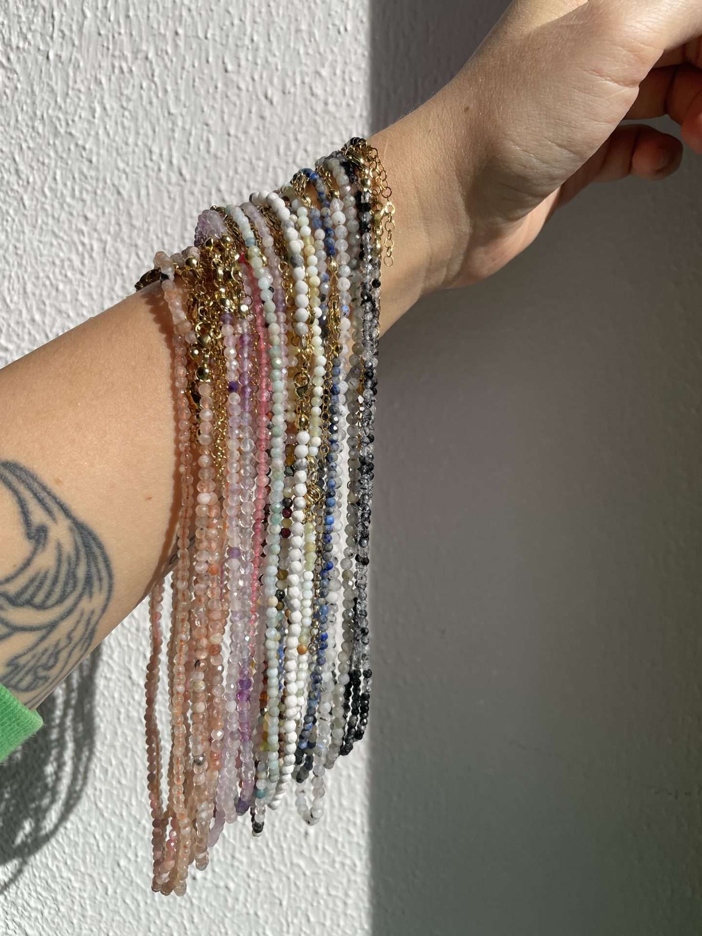 Collana con pietre colorate