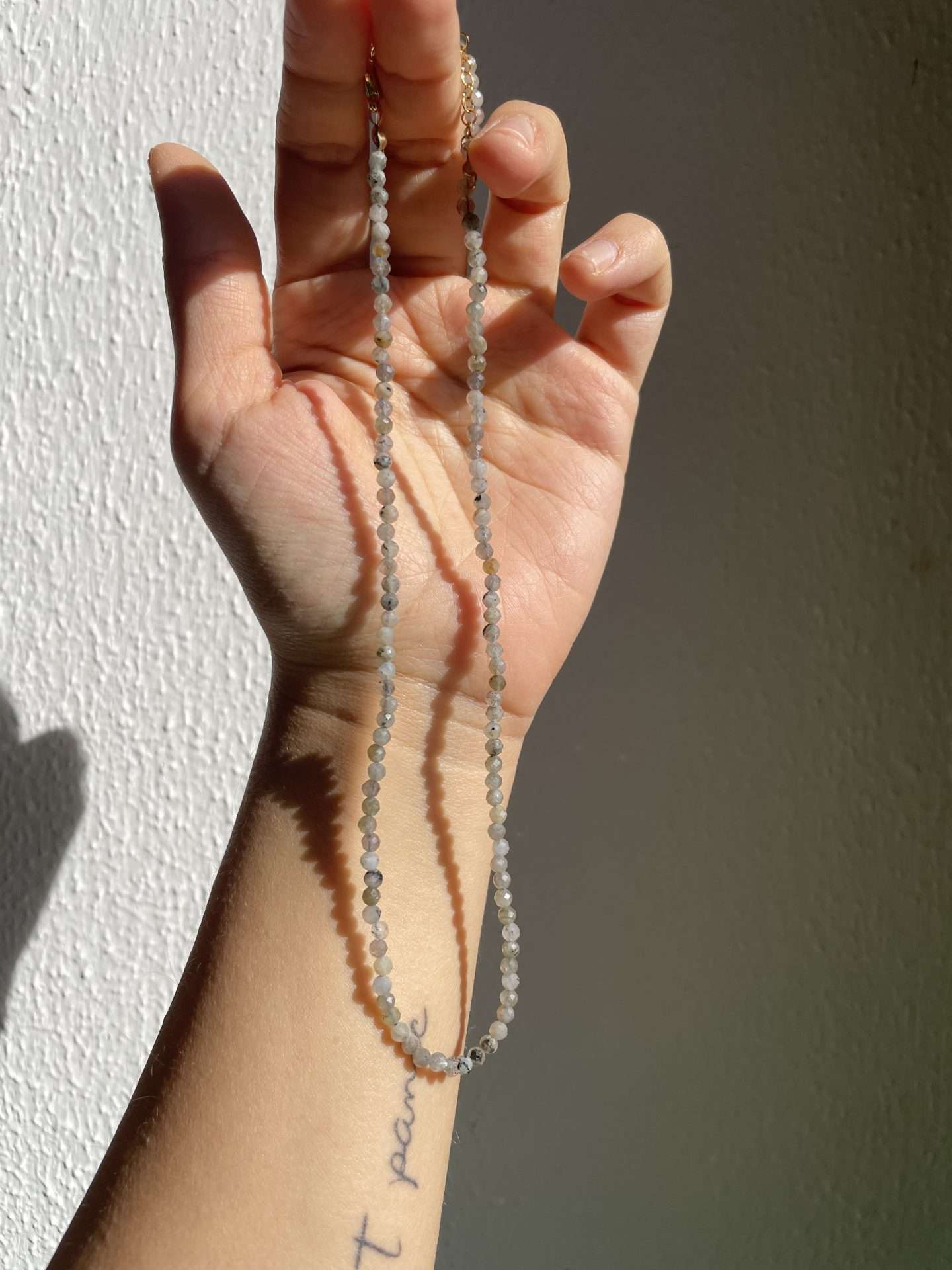 Collana con pietre colorate