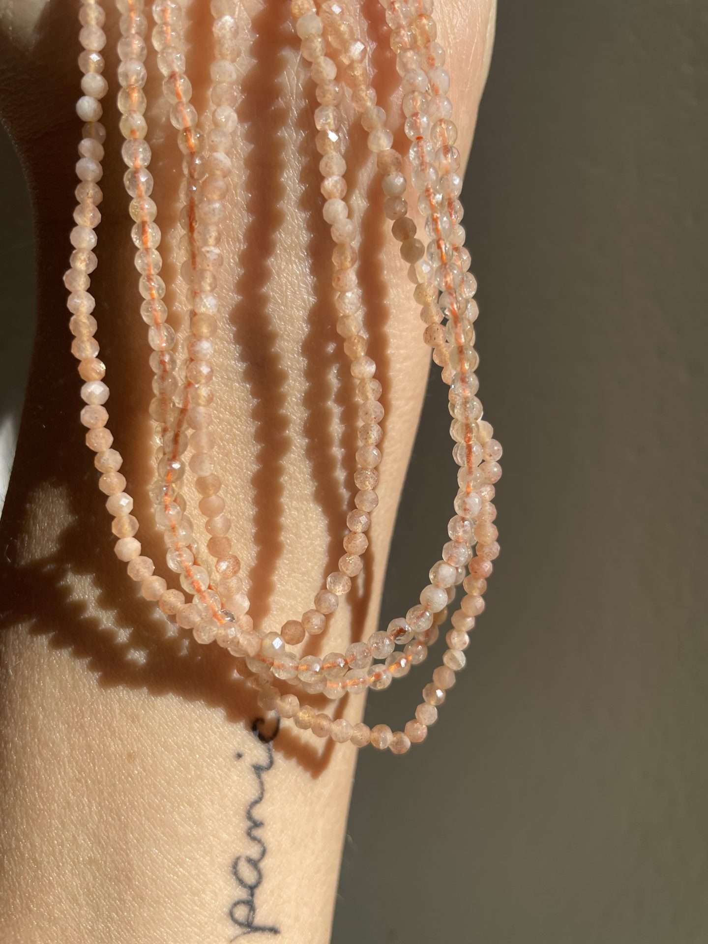 Collana con pietre colorate
