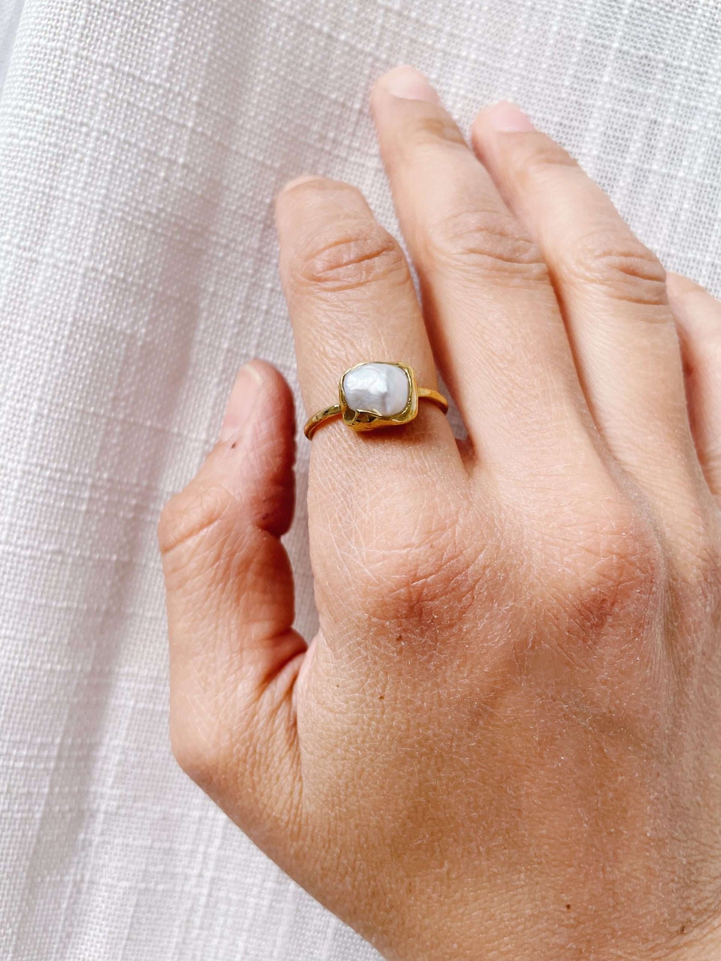 Anello cosmo irregolare - perla