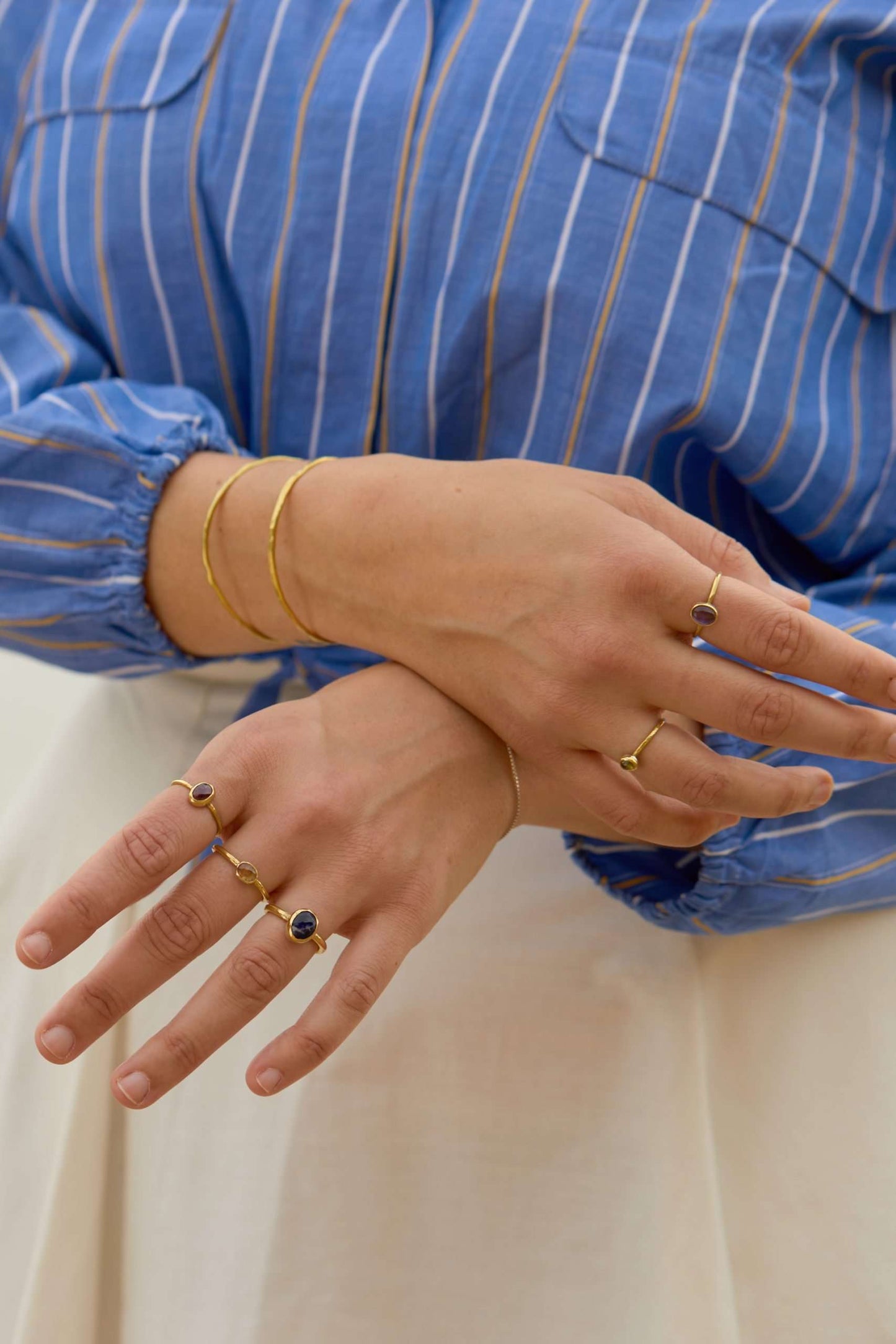 Bracciale rigido in ottone martellato